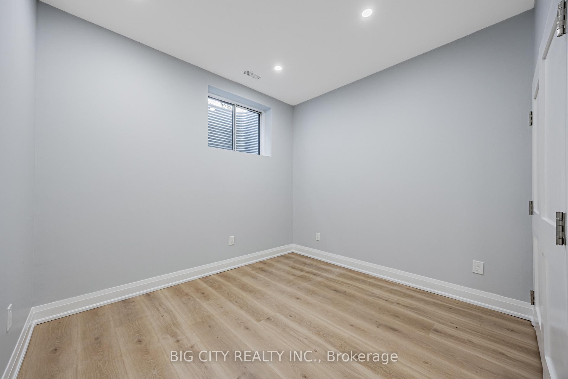 Photo 7 of Unit Unit B, 39 Aragon Avenue, Scarborough, Tam O'Shanter-Sullivan — HOMEH