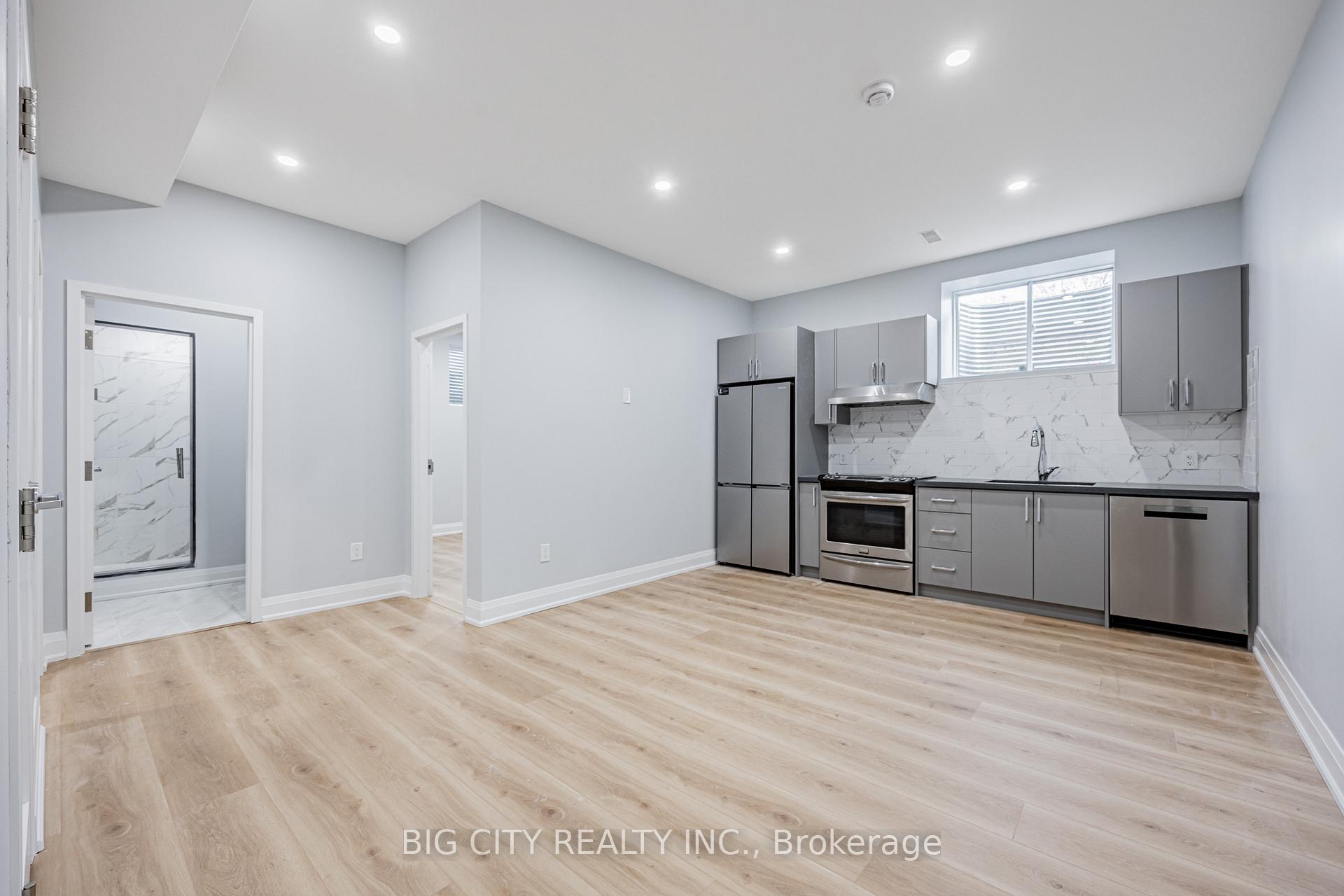 Photo 12 of Unit Unit B, 39 Aragon Avenue, Scarborough, Tam O'Shanter-Sullivan — HOMEH