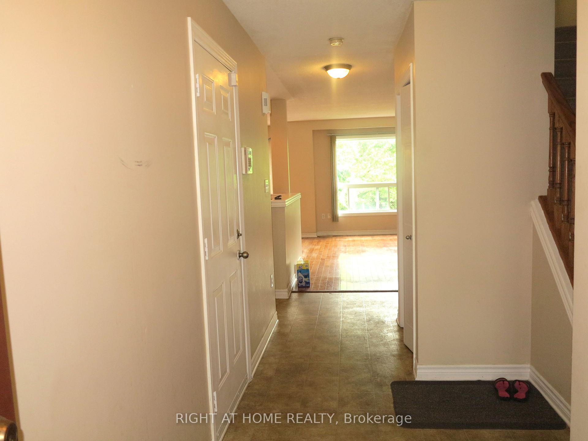 Photo 2 of 692 Oakcrossing Road, London, North M — HOMEH