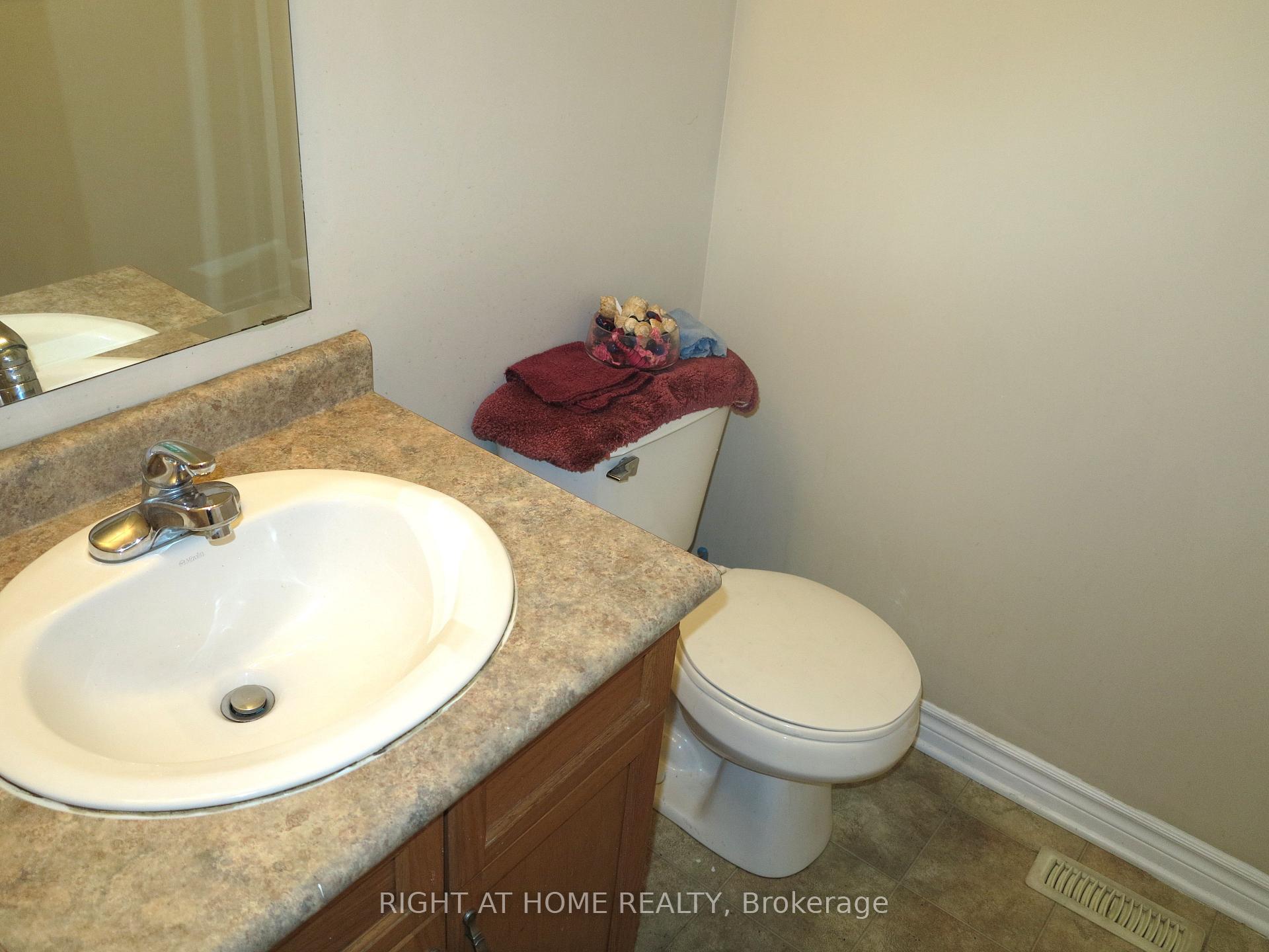 Photo 9 of 692 Oakcrossing Road, London, North M — HOMEH