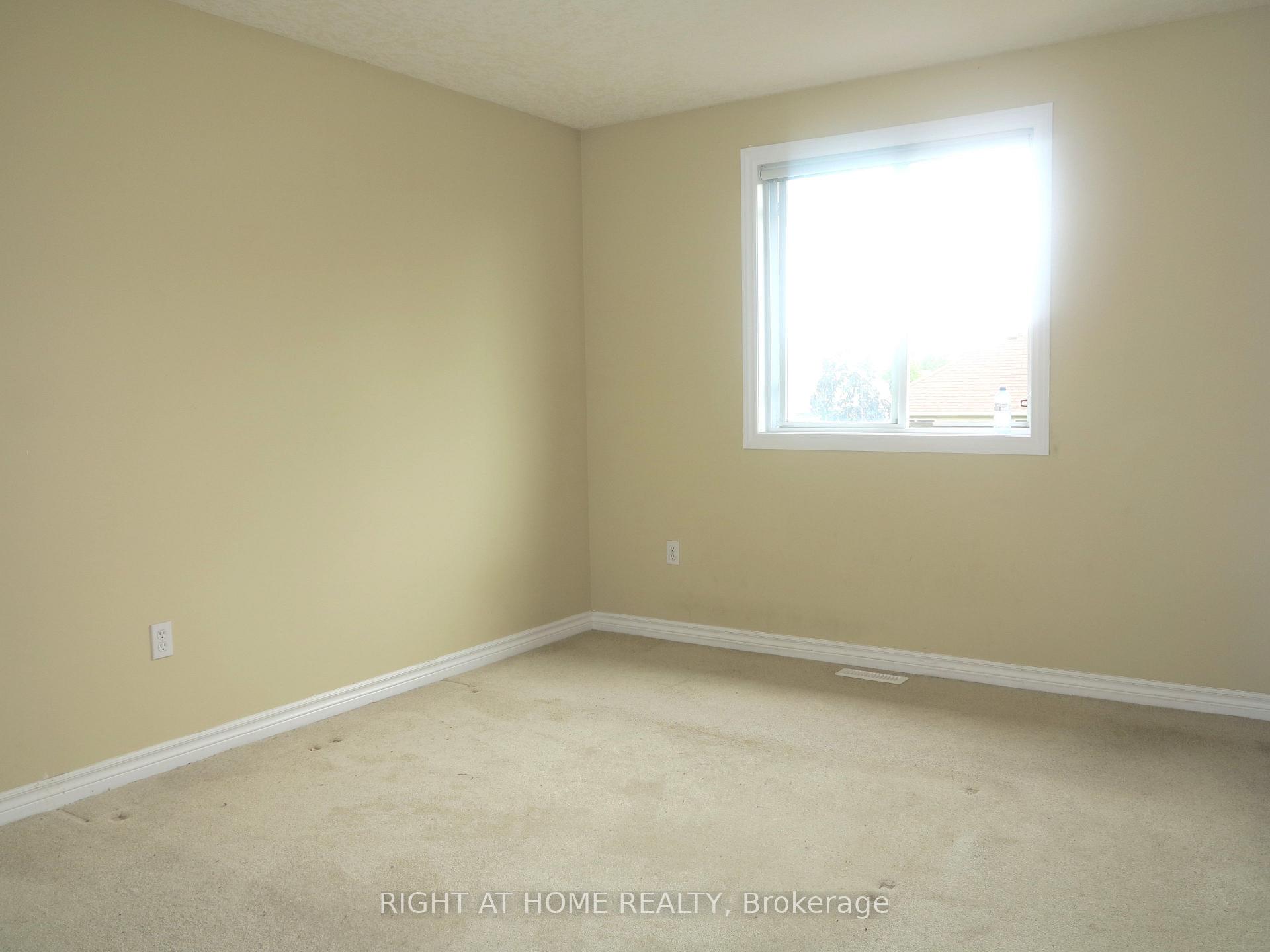Photo 15 of 692 Oakcrossing Road, London, North M — HOMEH