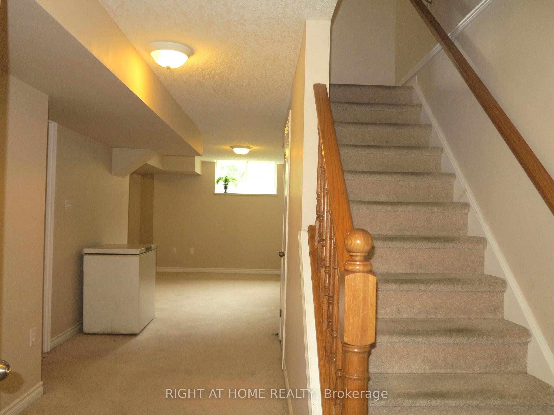 Photo 20 of 692 Oakcrossing Road, London, North M — HOMEH