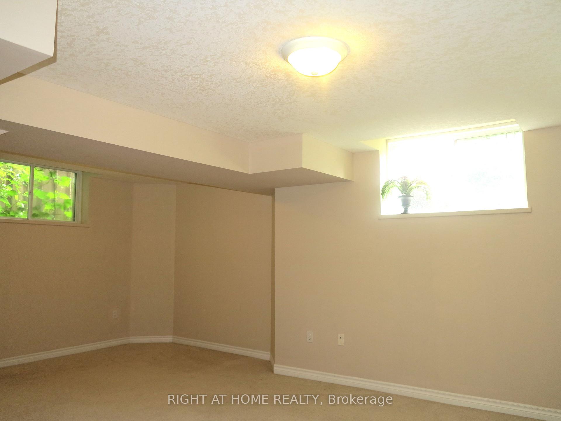 Photo 21 of 692 Oakcrossing Road, London, North M — HOMEH