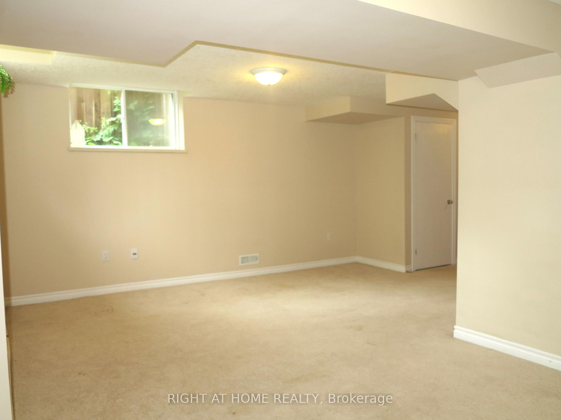 Photo 23 of 692 Oakcrossing Road, London, North M — HOMEH