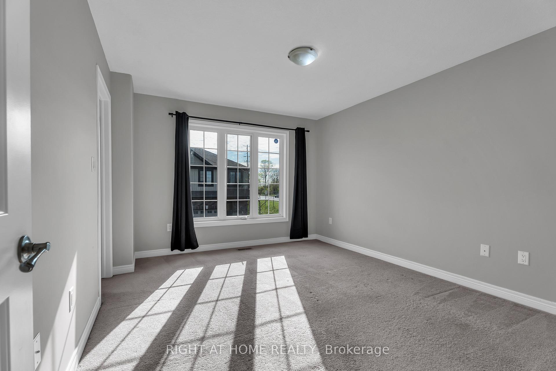 Photo 17 of Unit 16, 1030 Oakcrossing Gate, London, North M — HOMEH