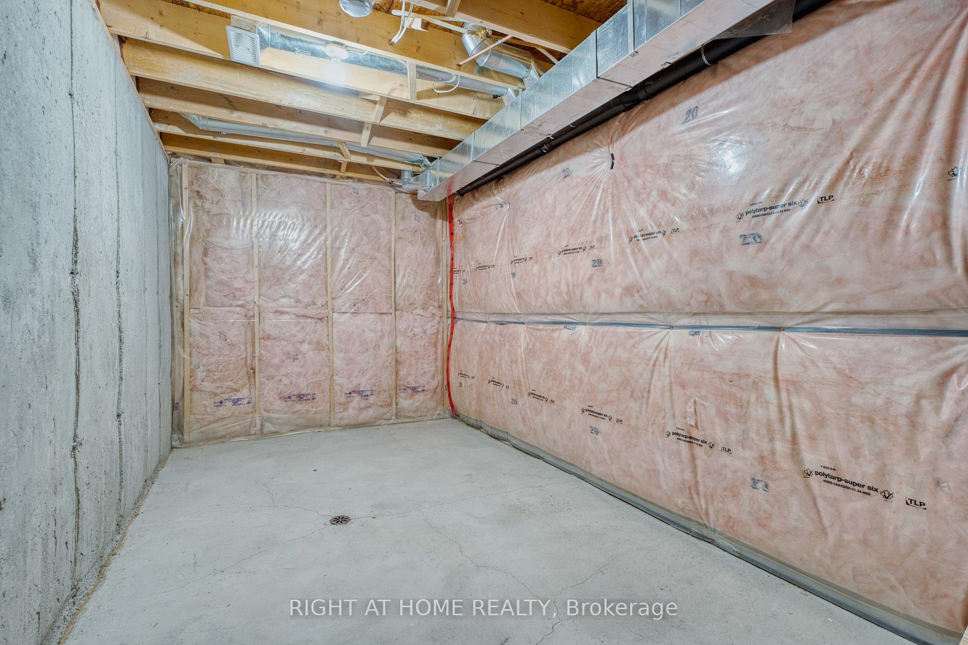 Photo 32 of Unit 16, 1030 Oakcrossing Gate, London, North M — HOMEH