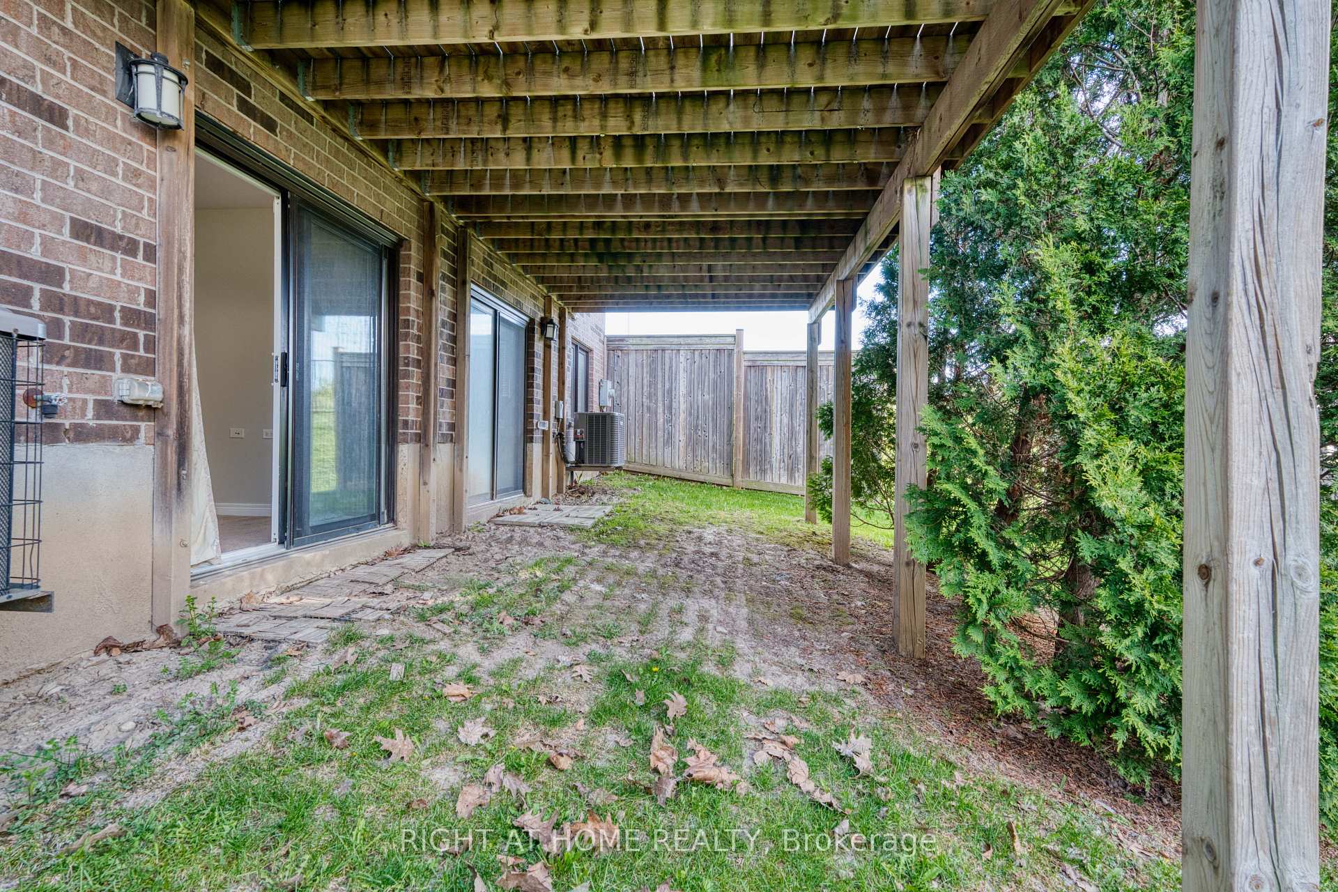 Photo 34 of Unit 16, 1030 Oakcrossing Gate, London, North M — HOMEH