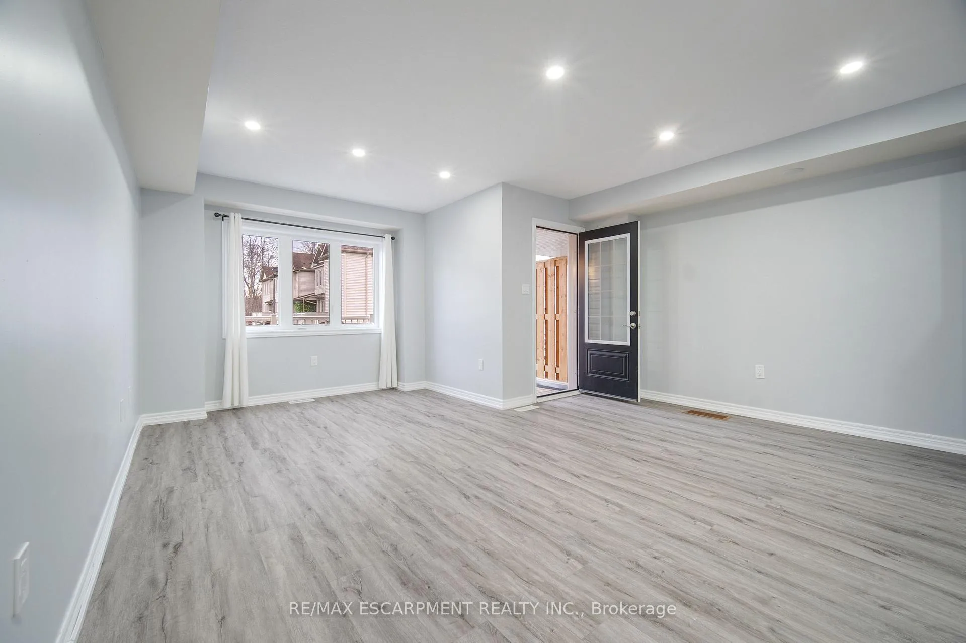 Photo 9 of 404 Linden Drive, Cambridge, Preston Heights — HOMEH
