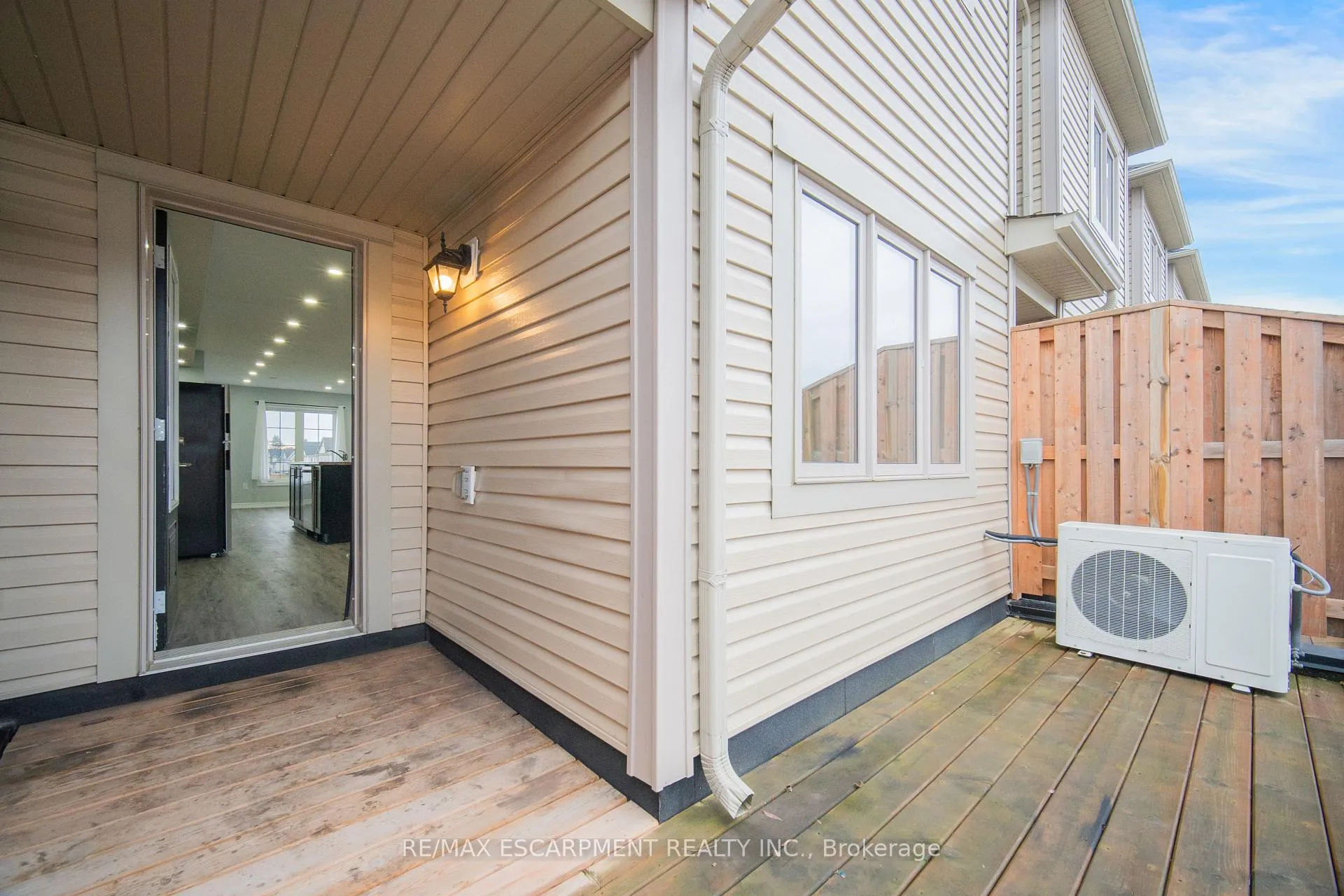 Photo 13 of 404 Linden Drive, Cambridge, Preston Heights — HOMEH