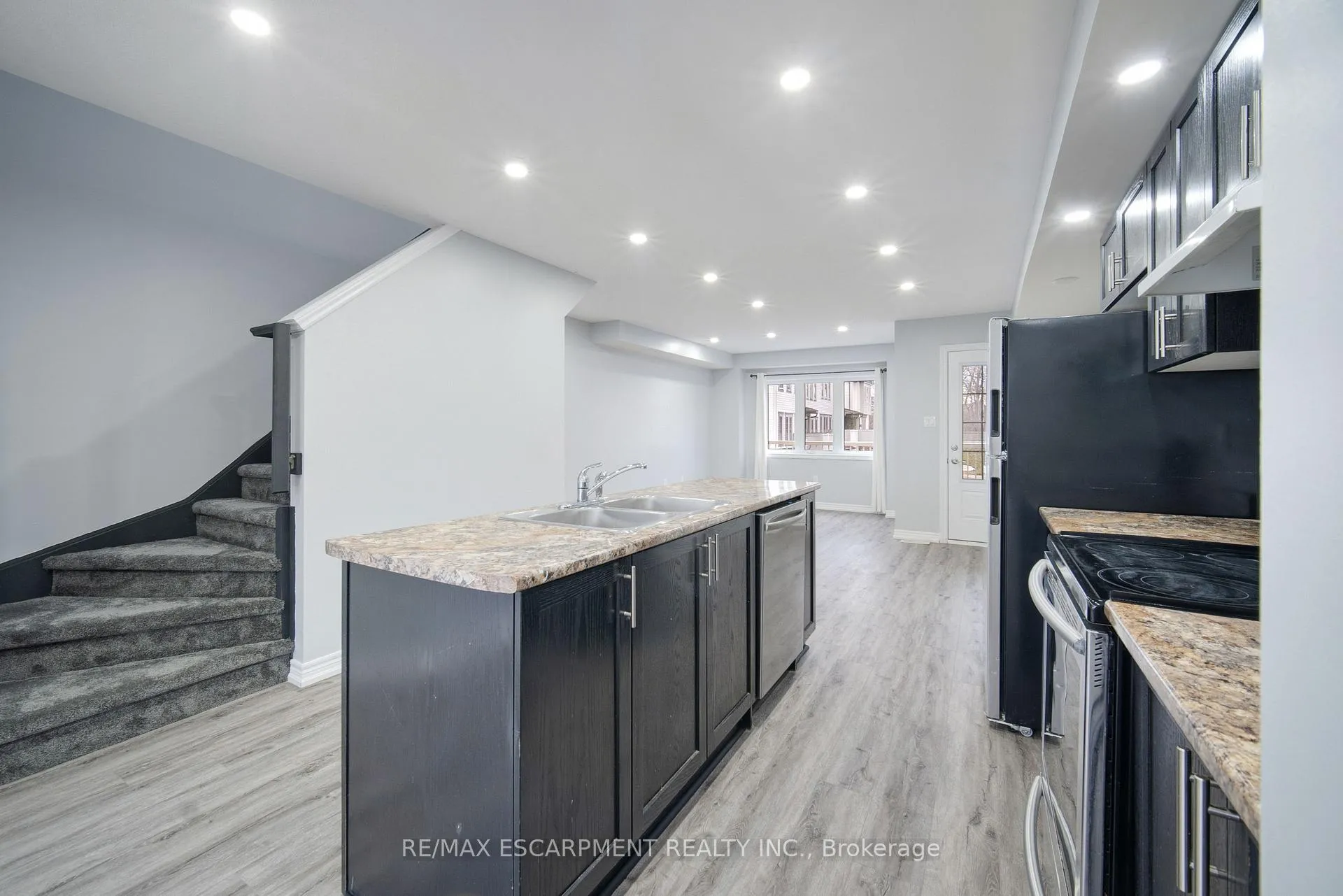 Photo 15 of 404 Linden Drive, Cambridge, Preston Heights — HOMEH