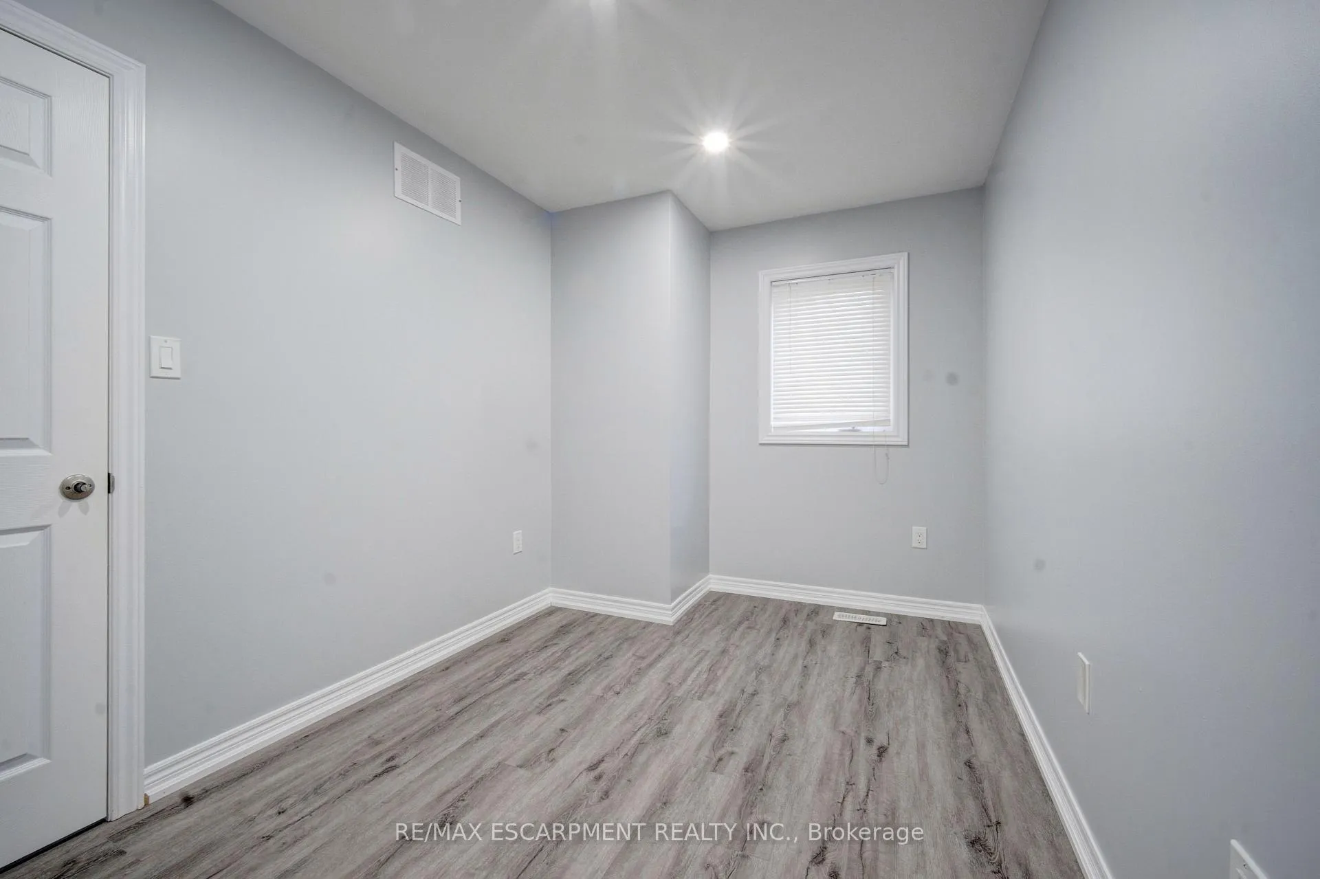 Photo 31 of 404 Linden Drive, Cambridge, Preston Heights — HOMEH
