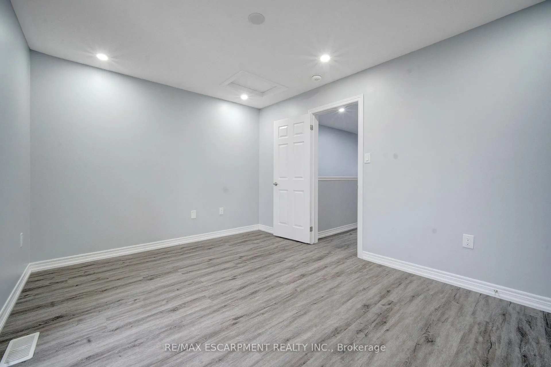 Photo 36 of 404 Linden Drive, Cambridge, Preston Heights — HOMEH