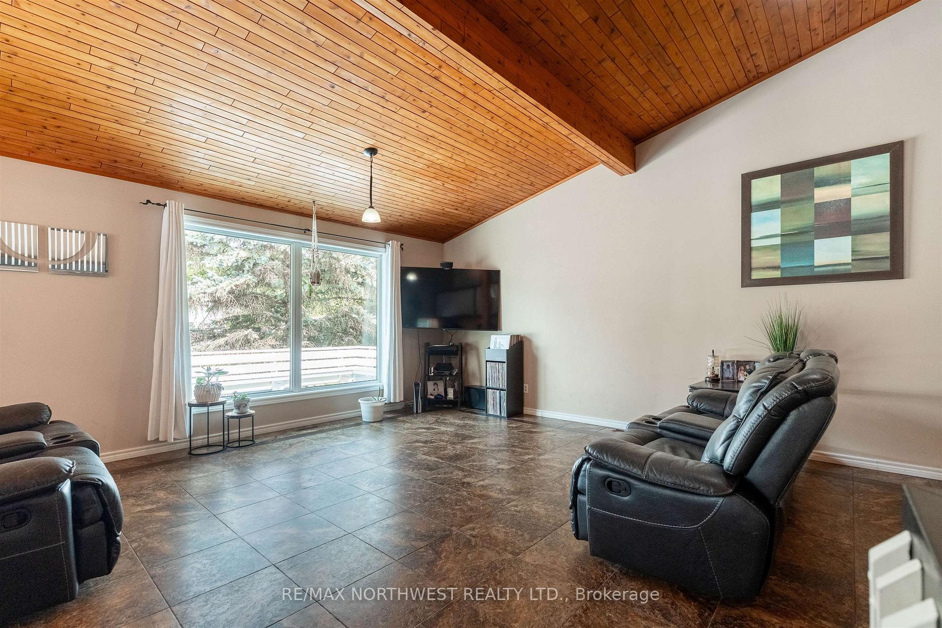 Photo 11 of 29 Amethyst Street, Kenora, Amethyst — HOMEH
