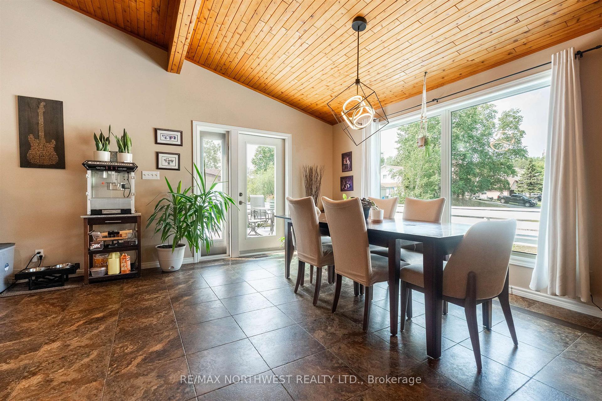 Photo 16 of 29 Amethyst Street, Kenora, Amethyst — HOMEH