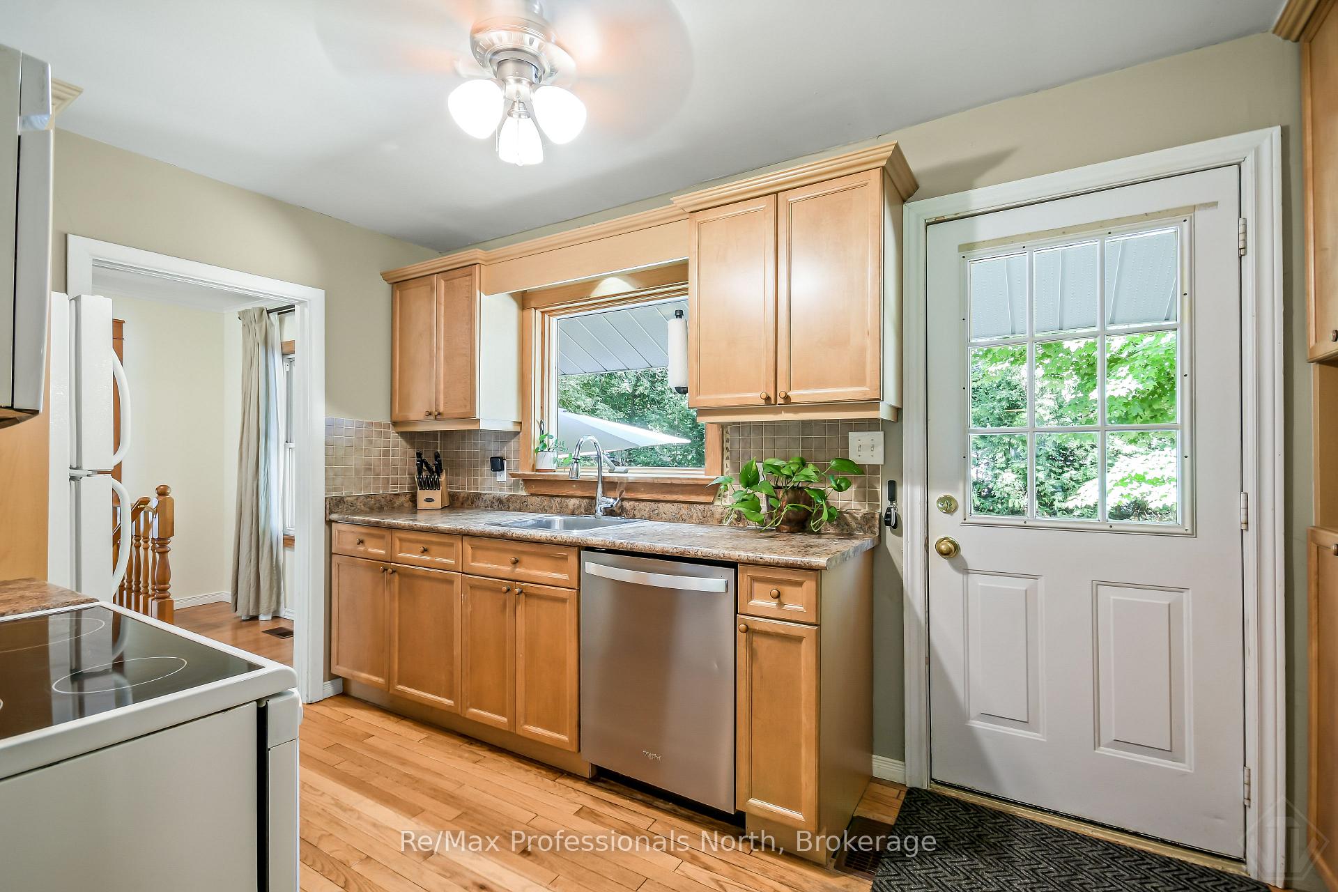Photo 12 of 775 Muskoka Beach Road, Gravenhurst, Muskoka (S) — HOMEH