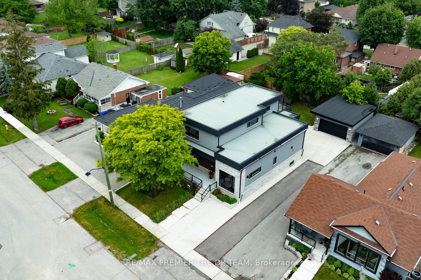 Photo 3 of 54 Cheltenham Avenue, Vaughan, West Woodbridge — HOMEH