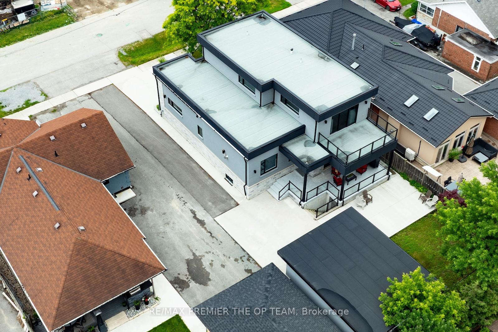 Photo 4 of 54 Cheltenham Avenue, Vaughan, West Woodbridge — HOMEH