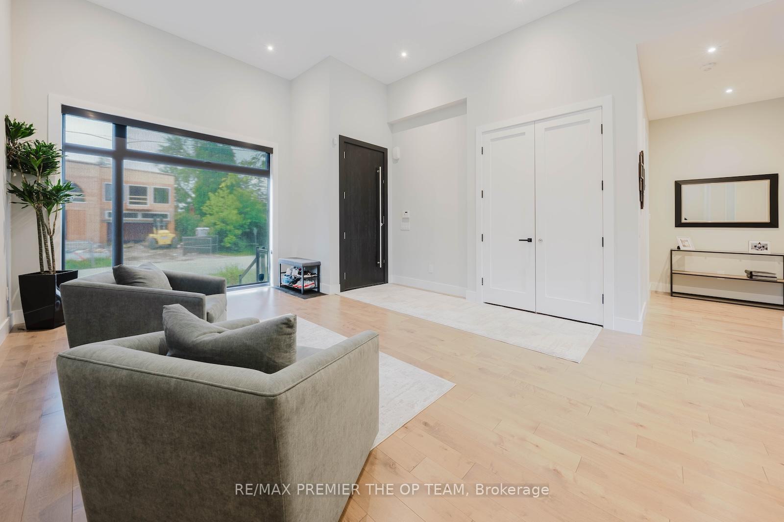 Photo 8 of 54 Cheltenham Avenue, Vaughan, West Woodbridge — HOMEH
