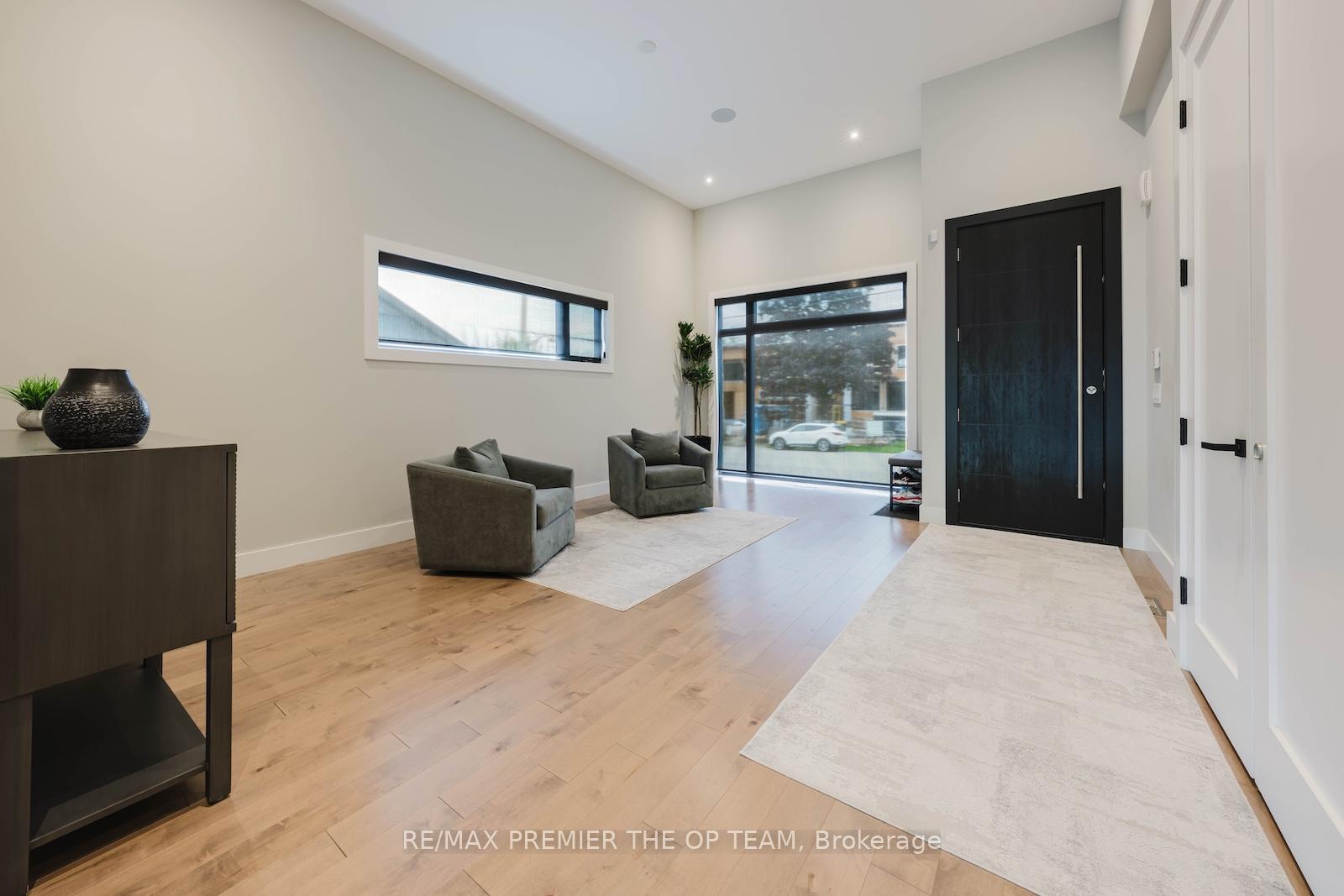 Photo 9 of 54 Cheltenham Avenue, Vaughan, West Woodbridge — HOMEH