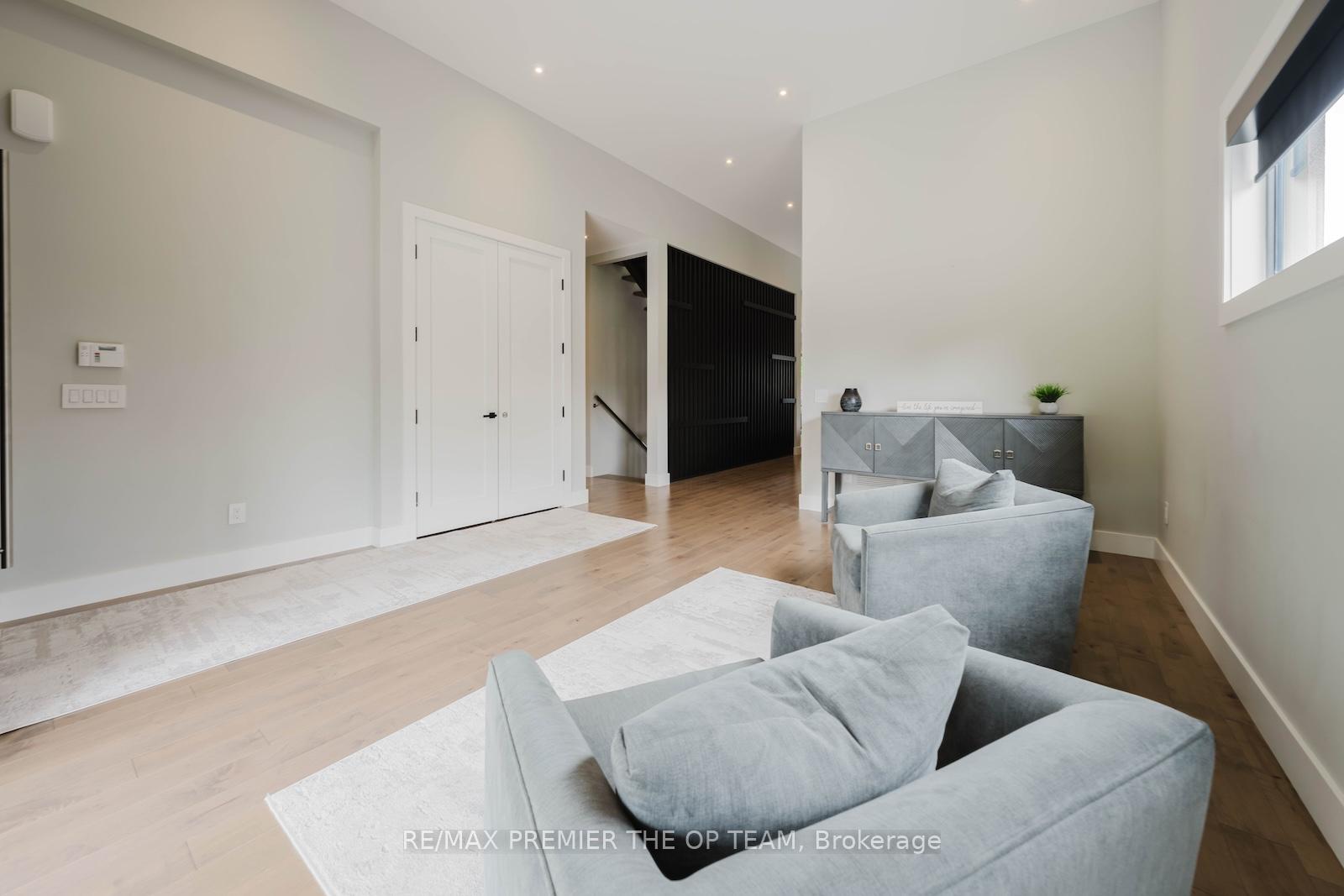 Photo 10 of 54 Cheltenham Avenue, Vaughan, West Woodbridge — HOMEH