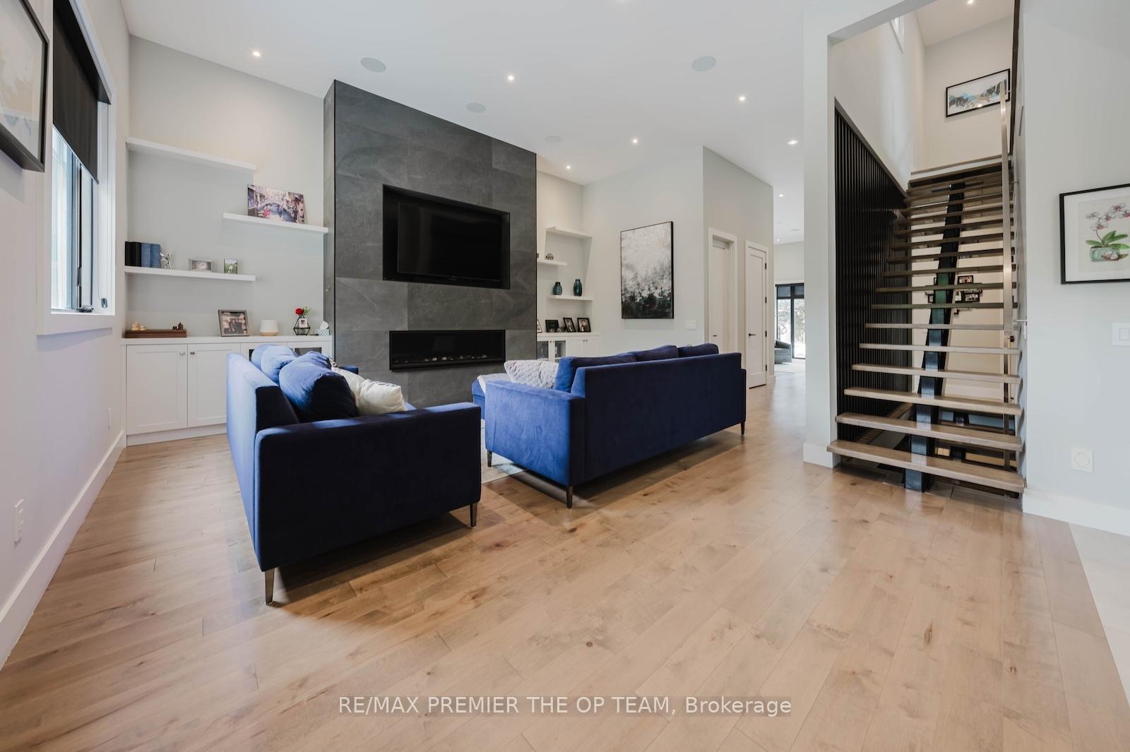 Photo 11 of 54 Cheltenham Avenue, Vaughan, West Woodbridge — HOMEH