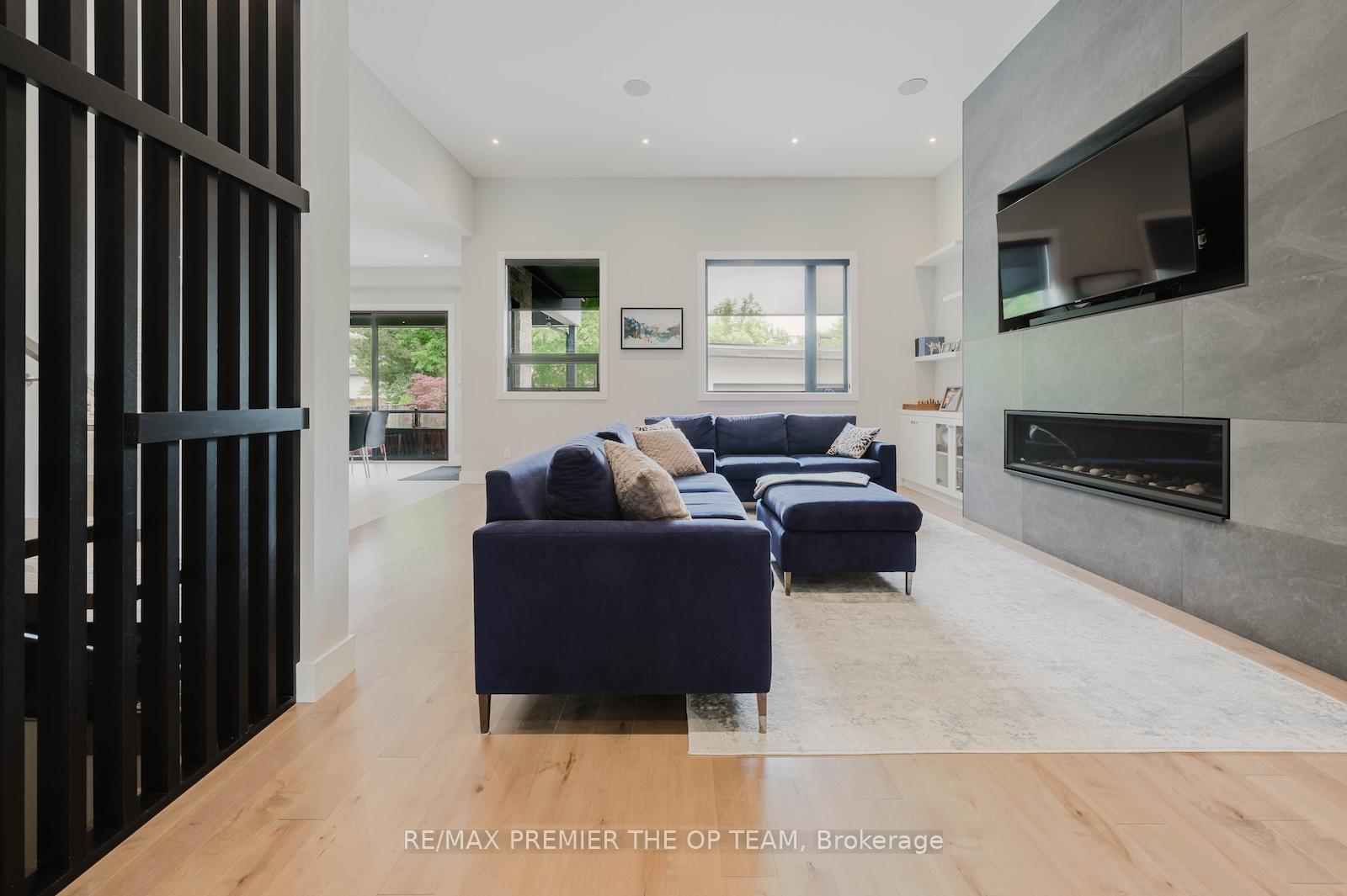 Photo 12 of 54 Cheltenham Avenue, Vaughan, West Woodbridge — HOMEH