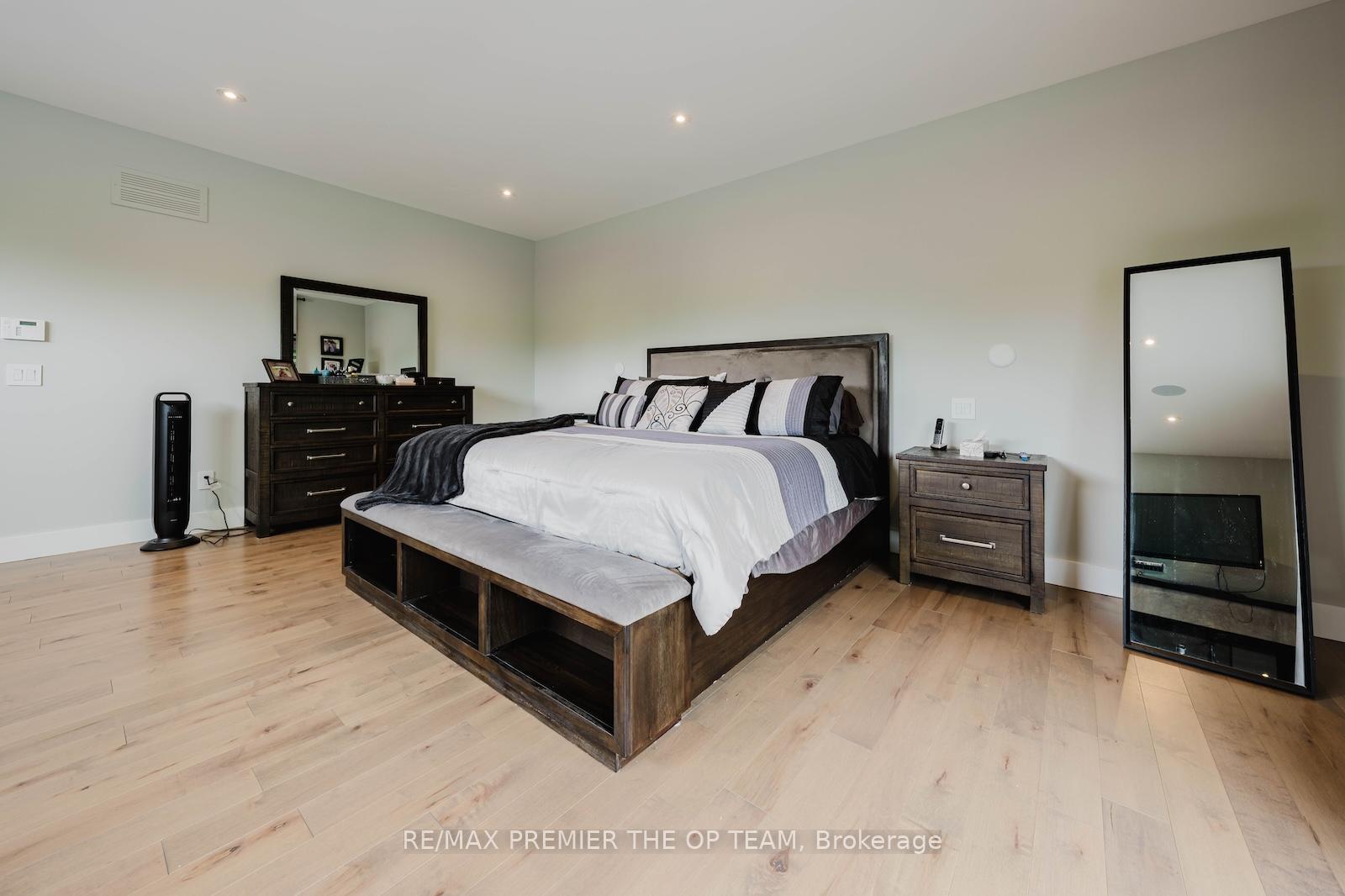 Photo 33 of 54 Cheltenham Avenue, Vaughan, West Woodbridge — HOMEH