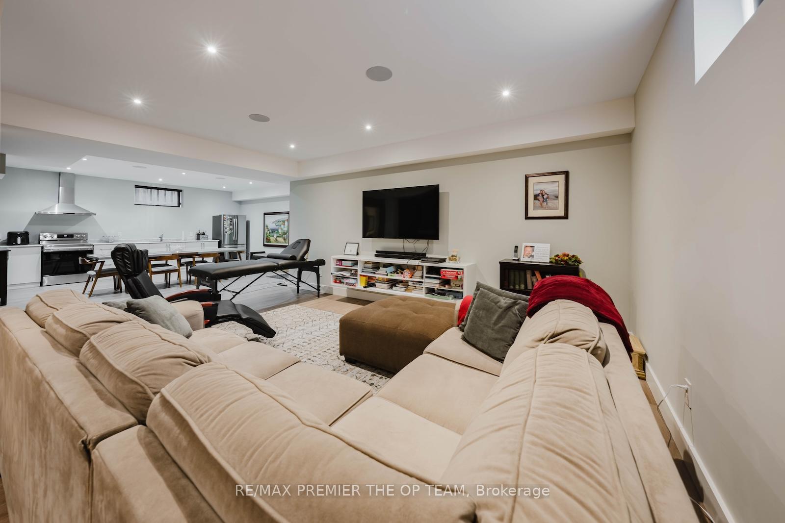 Photo 37 of 54 Cheltenham Avenue, Vaughan, West Woodbridge — HOMEH