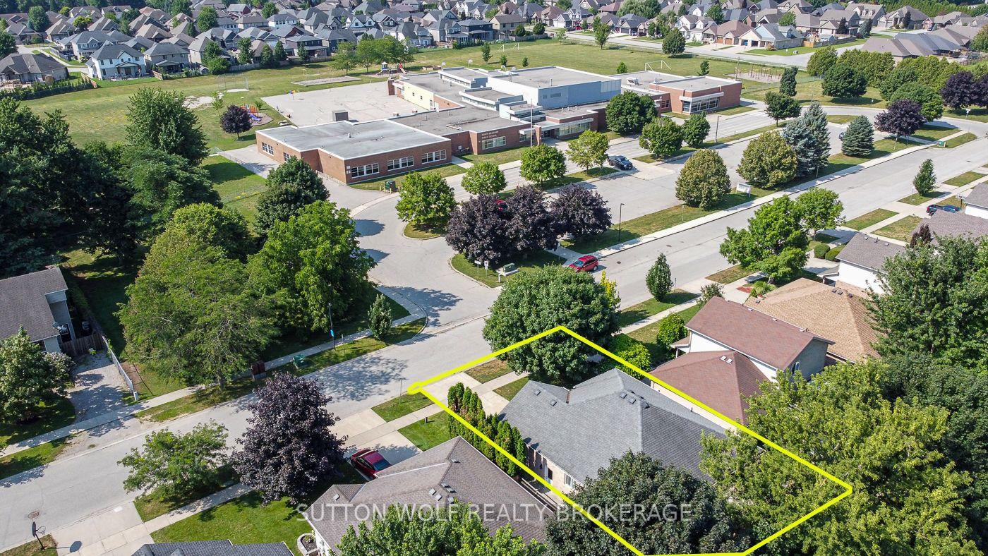 Photo 46 of 95 Middlesex Drive, Strathroy-Caradoc, NE — HOMEH