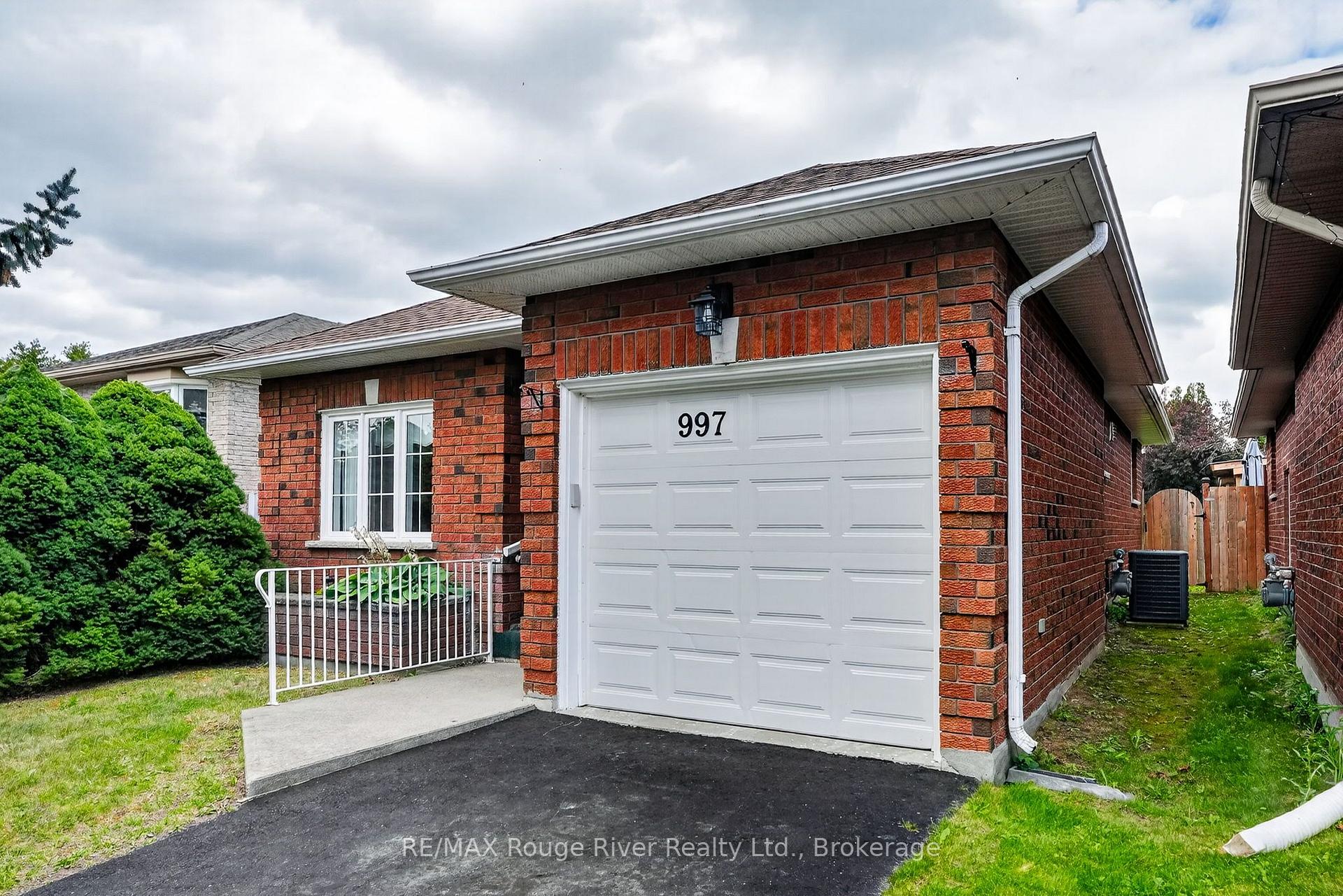 Photo 2 of 997 Field Court, Cobourg — HOMEH