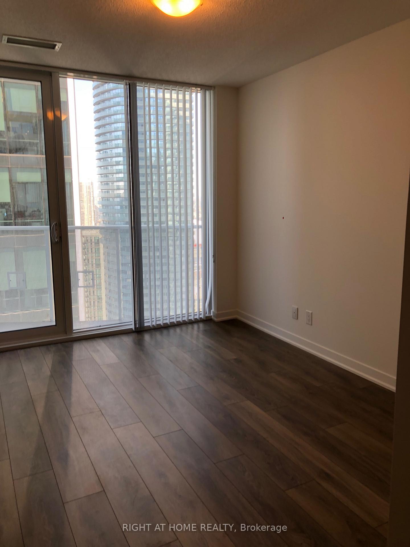 Photo 5 of Unit 3911, 100 Harbour Street, Toronto, Waterfront Communities — HOMEH