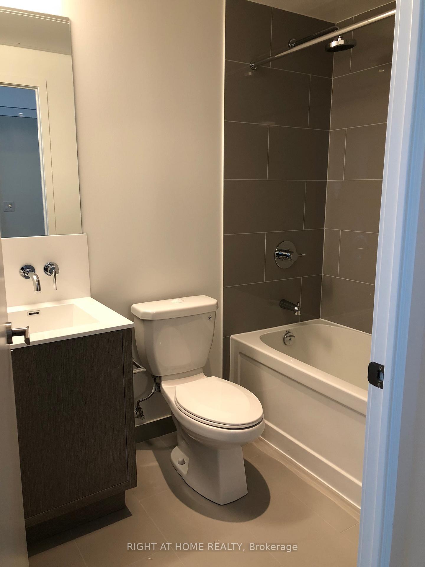 Photo 7 of Unit 3911, 100 Harbour Street, Toronto, Waterfront Communities — HOMEH