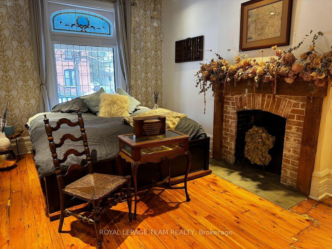Photo 2 of Unit 1, 620 Cooper Street, Ottawa, Ottawa Centre — HOMEH