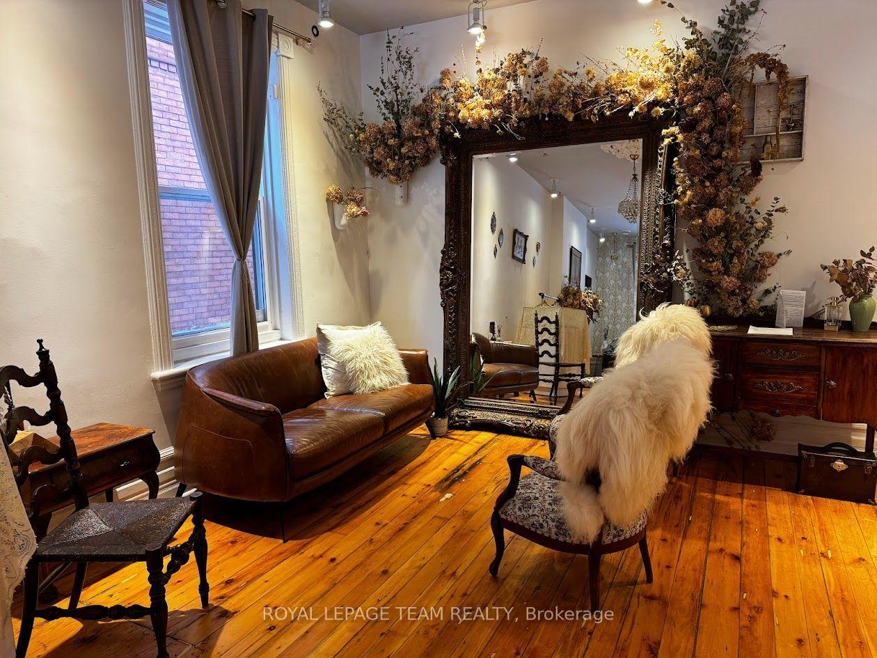 Photo 4 of Unit 1, 620 Cooper Street, Ottawa, Ottawa Centre — HOMEH