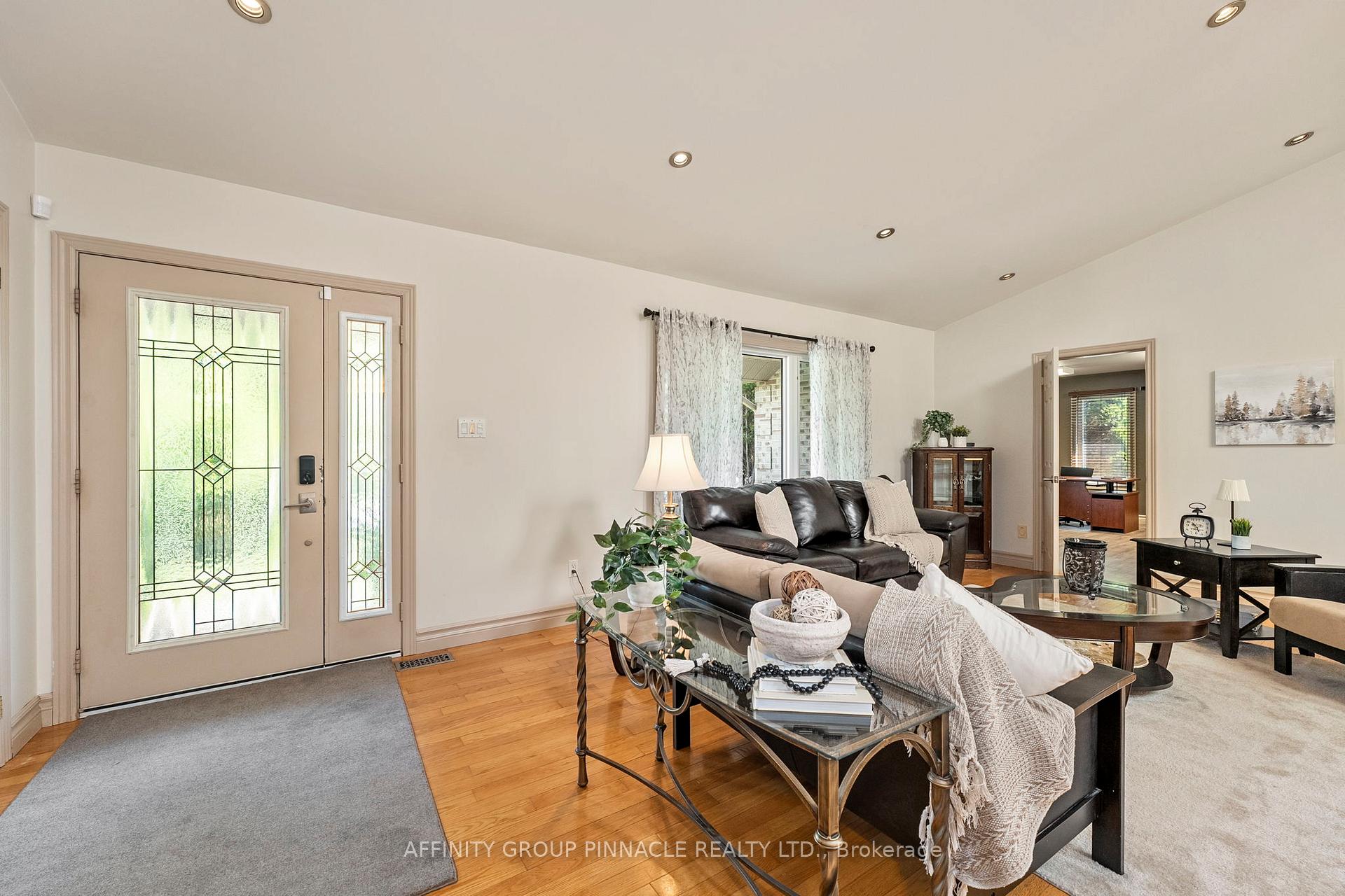 Photo 5 of 3 David Drive, Kawartha Lakes, Lindsay — HOMEH