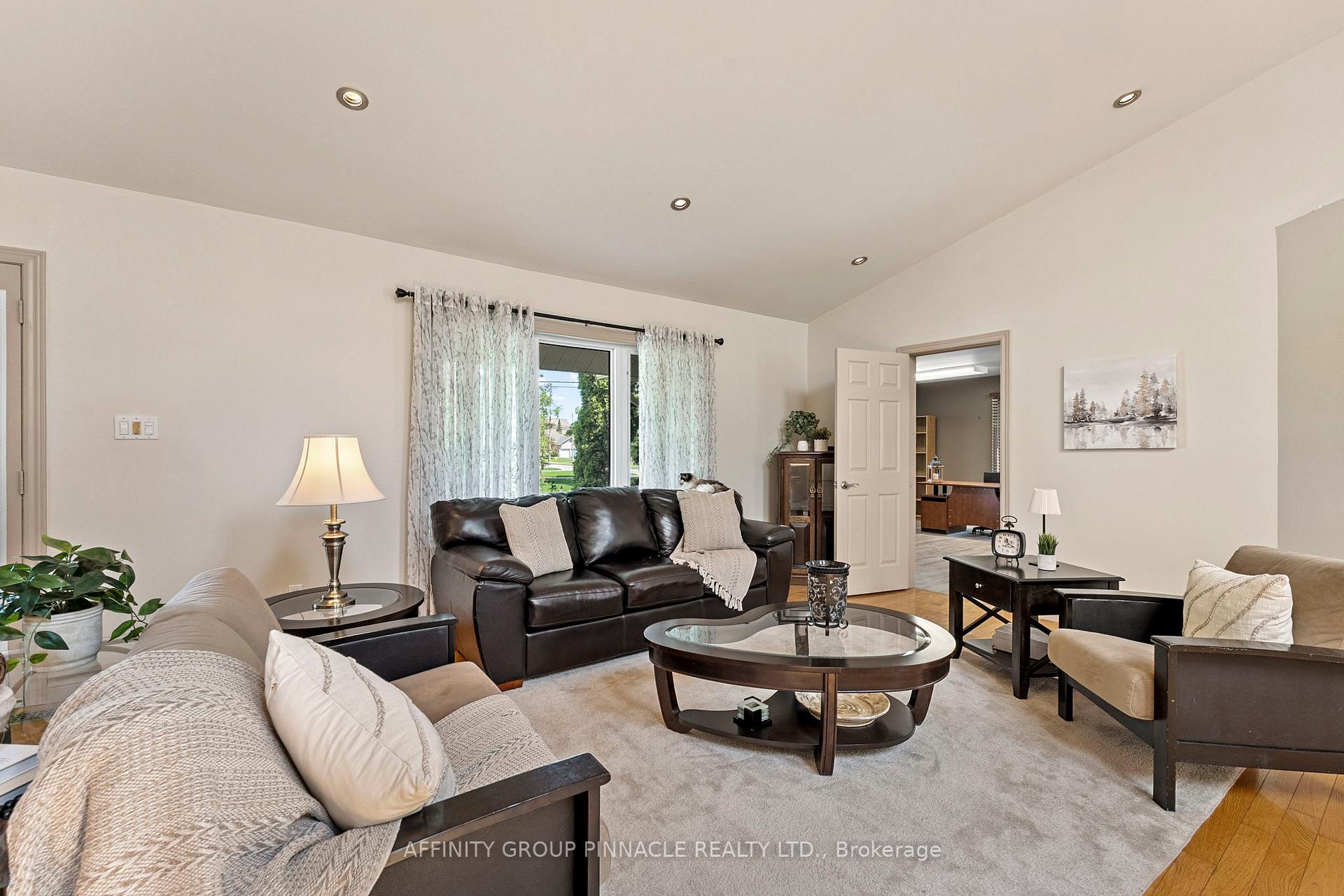 Photo 10 of 3 David Drive, Kawartha Lakes, Lindsay — HOMEH