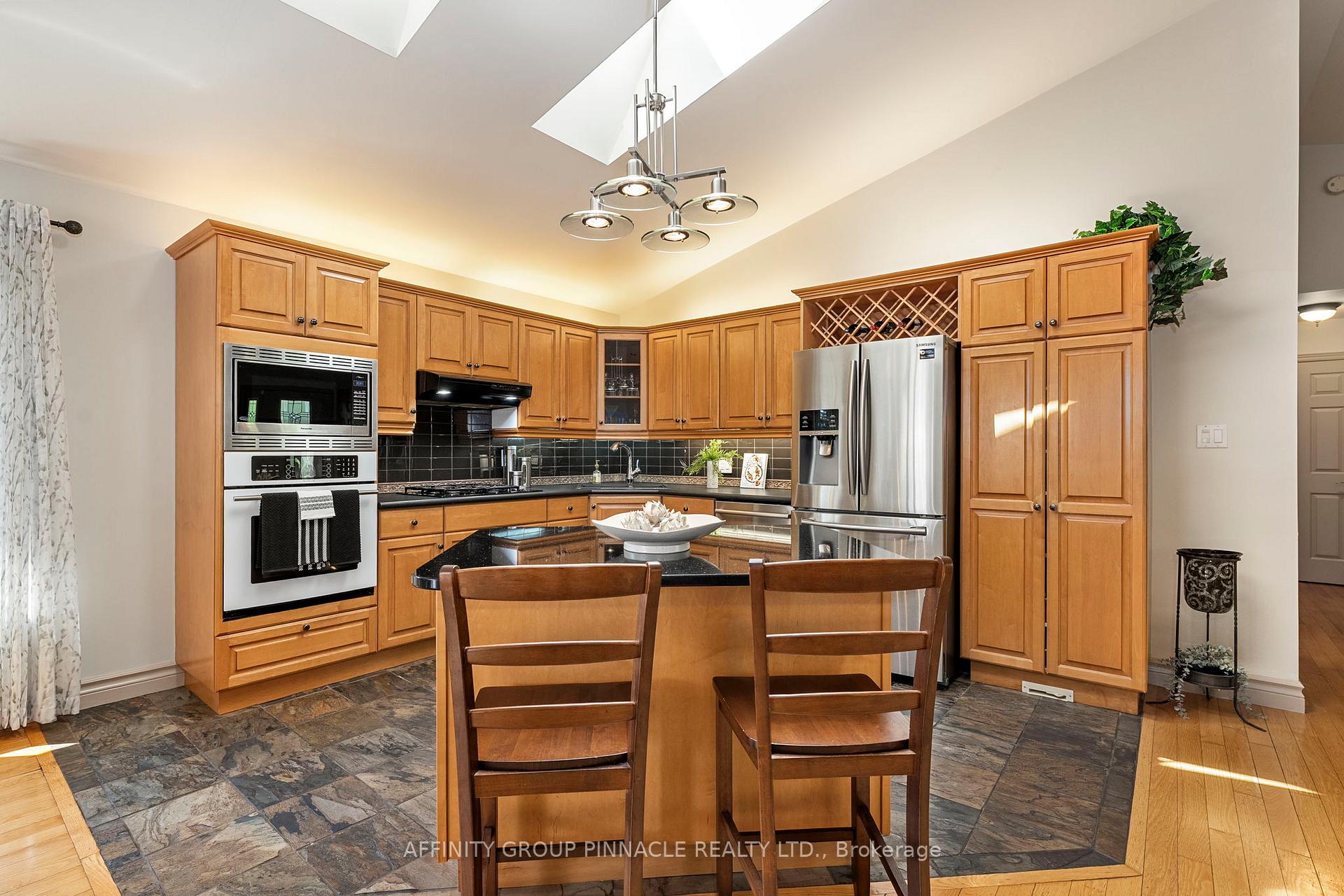 Photo 12 of 3 David Drive, Kawartha Lakes, Lindsay — HOMEH