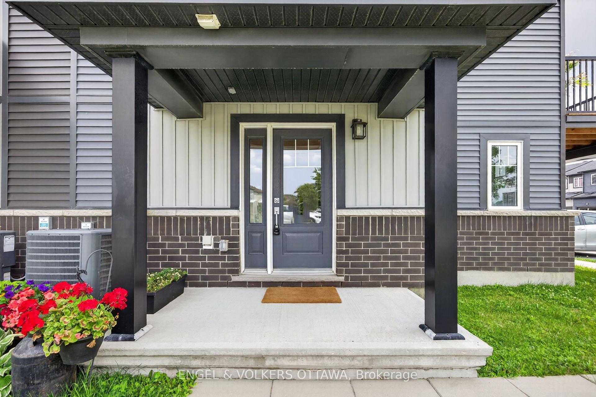 Photo 2 of 547 Clemency Crescent, Ottawa, Barrhaven - Heritage Park — HOMEH