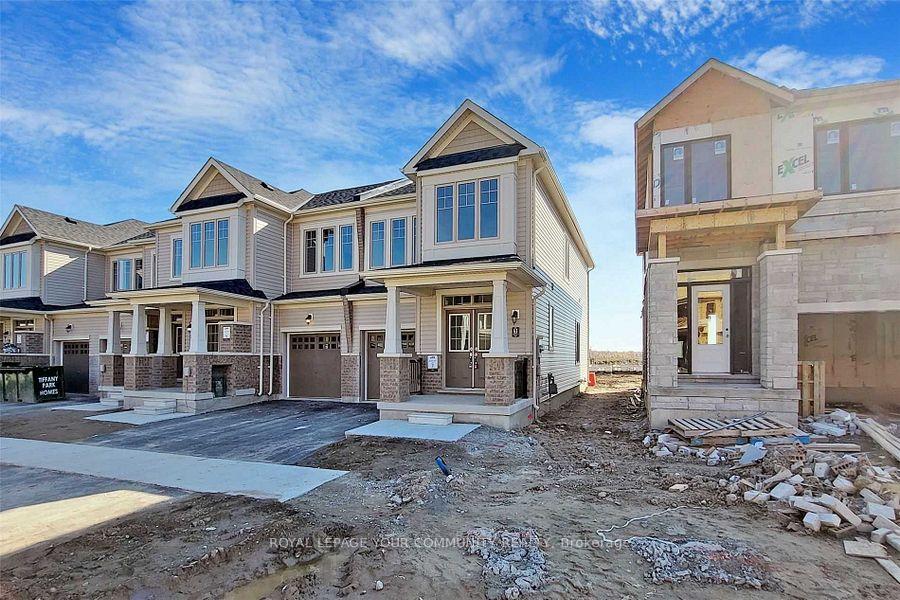Photo 2 of 63 Valleybrook Road, Barrie, Innis-Shore — HOMEH