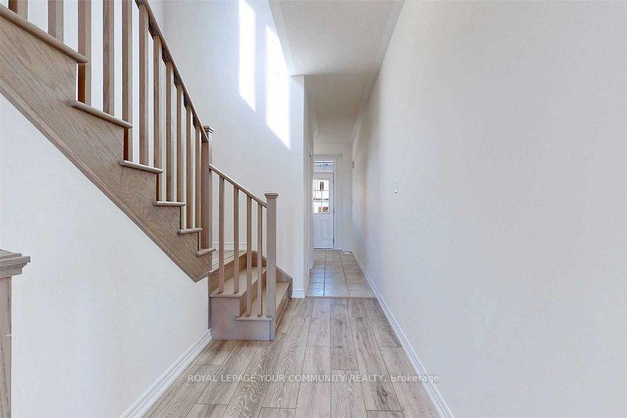 Photo 4 of 63 Valleybrook Road, Barrie, Innis-Shore — HOMEH
