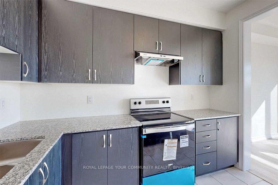 Photo 7 of 63 Valleybrook Road, Barrie, Innis-Shore — HOMEH