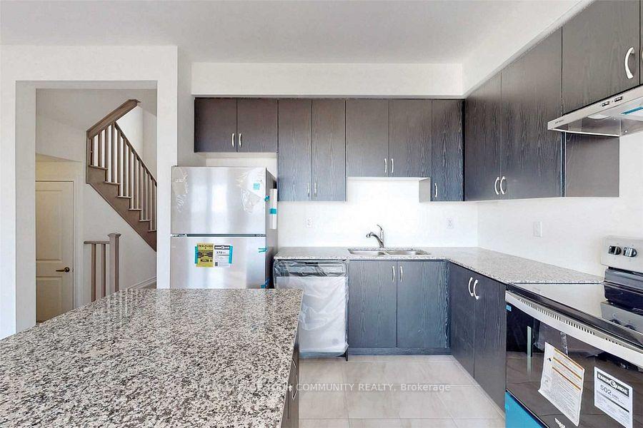 Photo 11 of 63 Valleybrook Road, Barrie, Innis-Shore — HOMEH