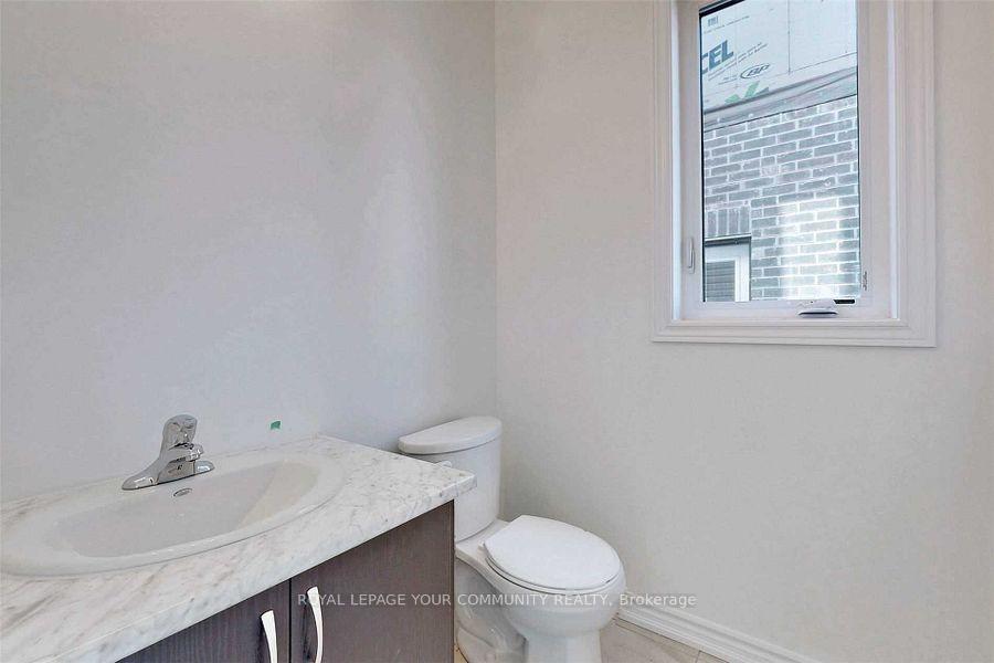 Photo 14 of 63 Valleybrook Road, Barrie, Innis-Shore — HOMEH