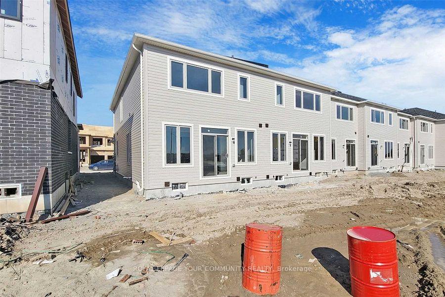 Photo 33 of 63 Valleybrook Road, Barrie, Innis-Shore — HOMEH