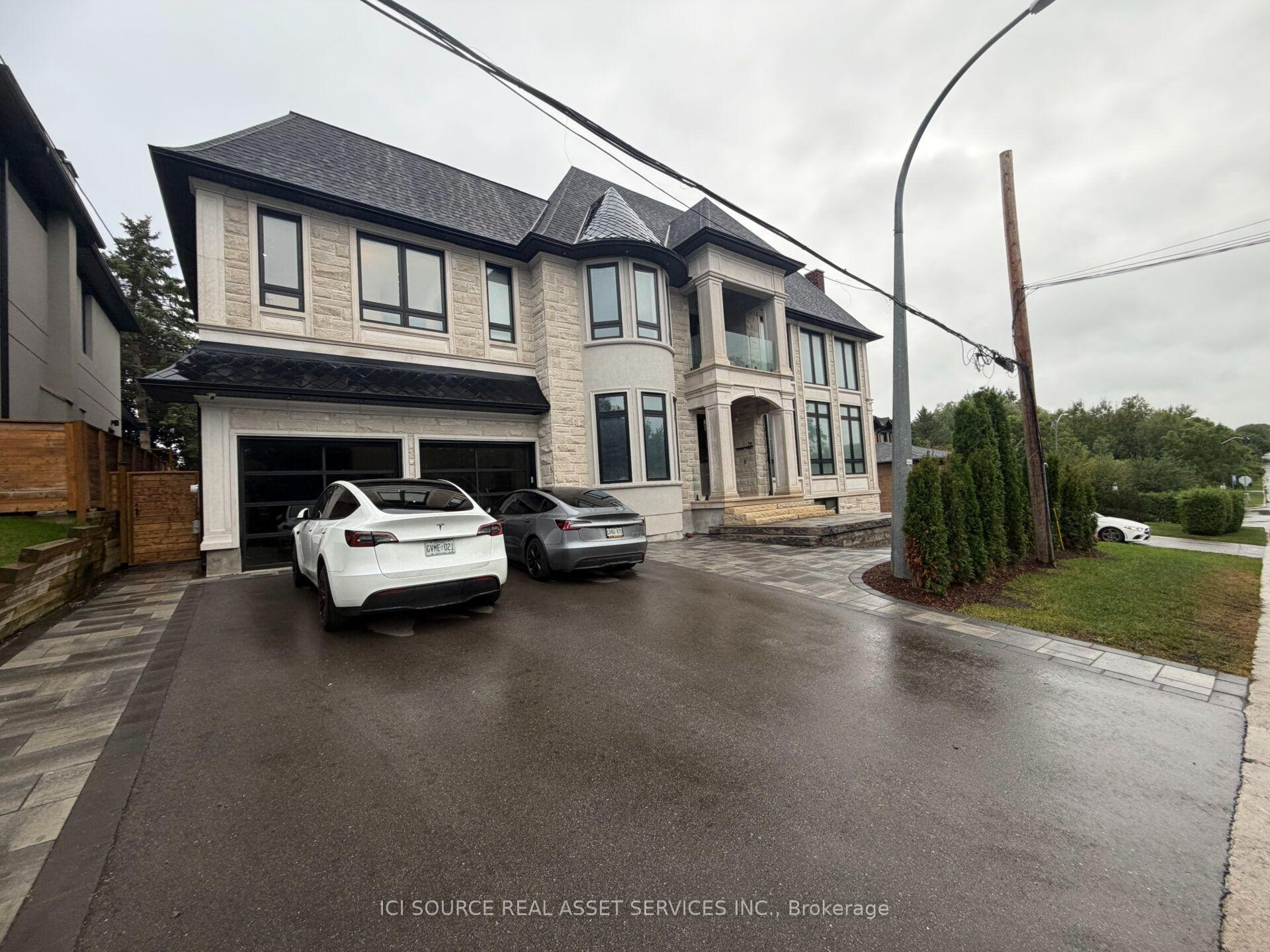 Photo 2 of 211 Kennedy Street W, Aurora, Aurora Village — HOMEH