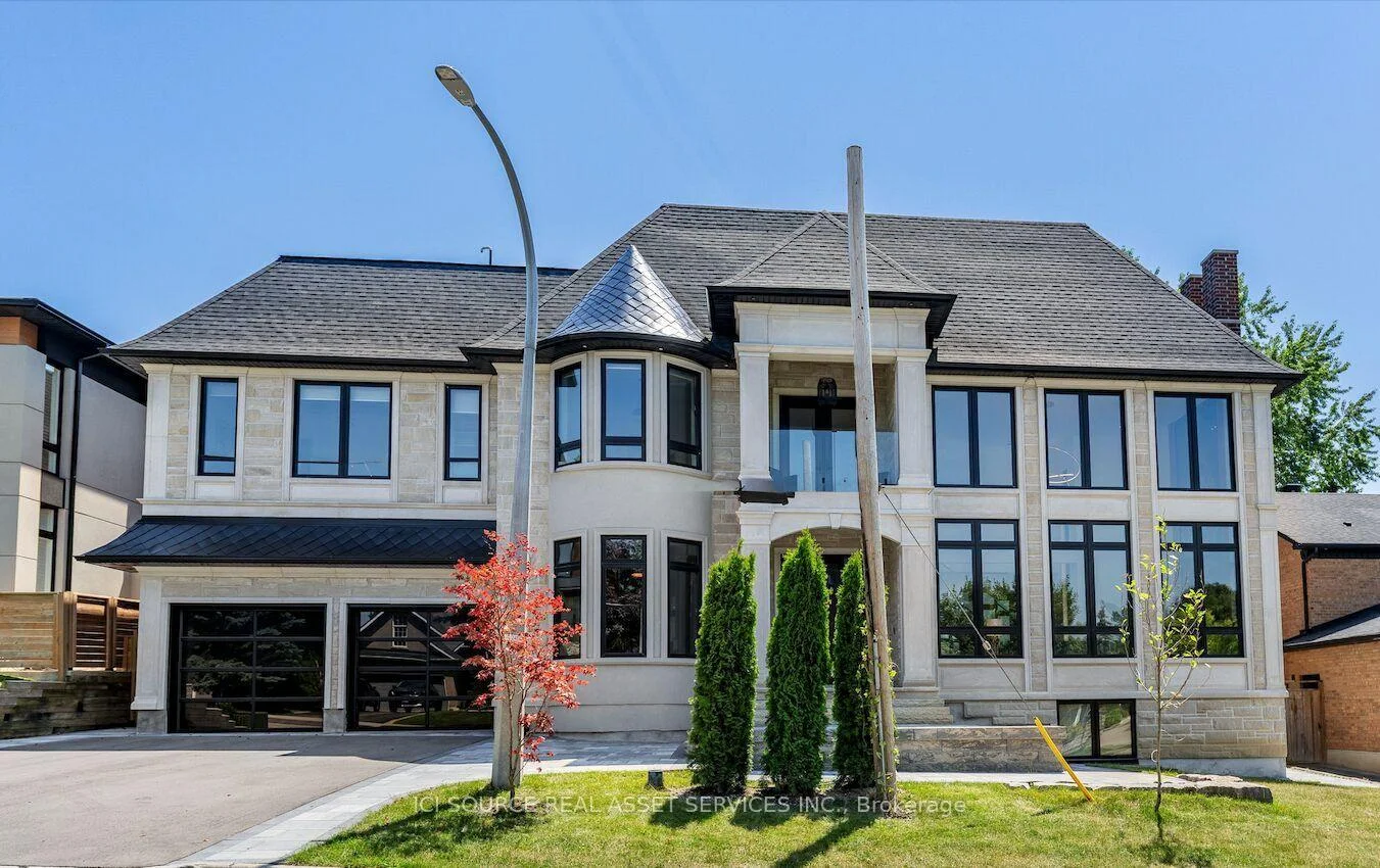 Photo 3 of 211 Kennedy Street W, Aurora, Aurora Village — HOMEH