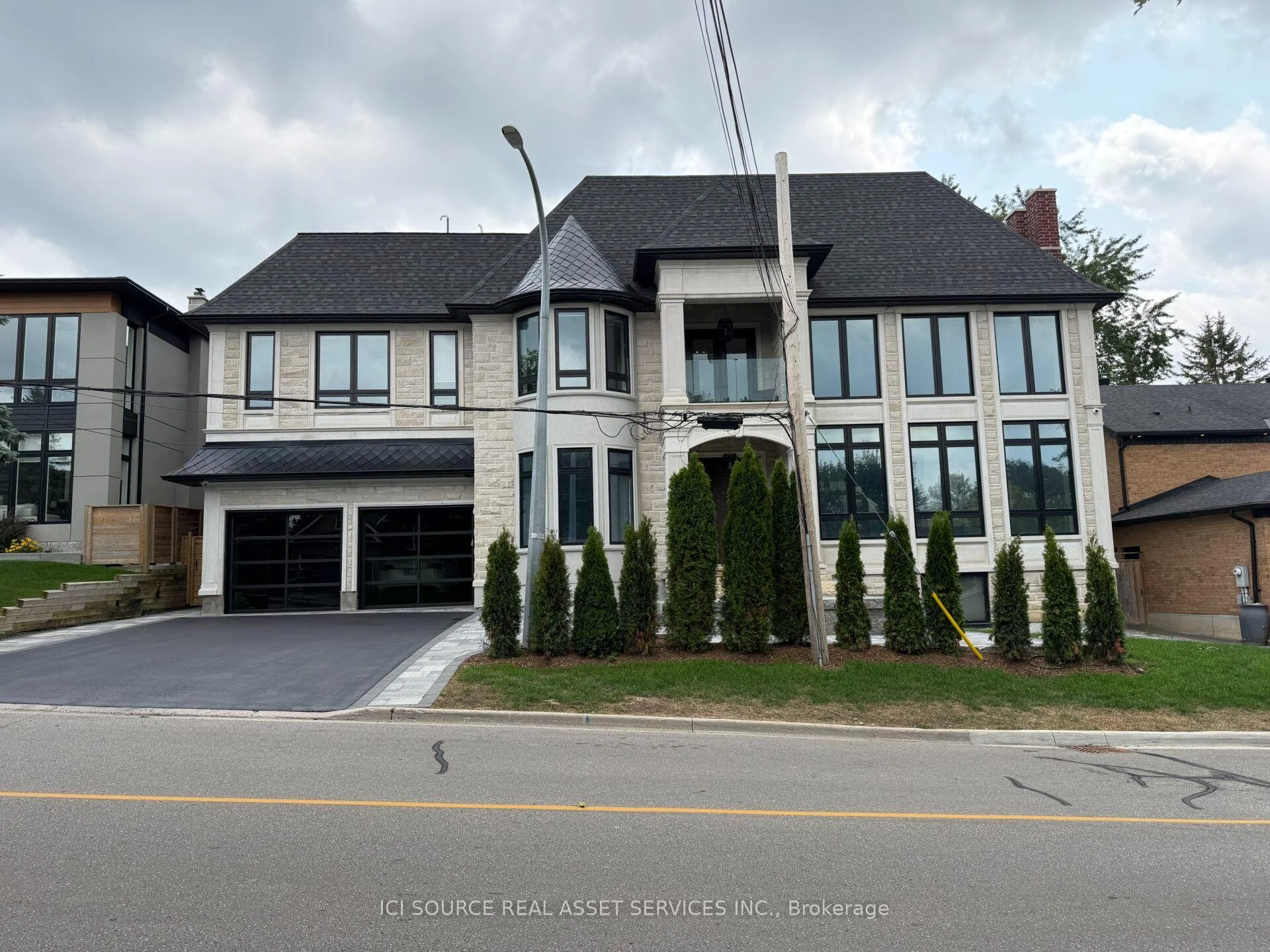 Photo 1 of 211 Kennedy Street W, Aurora, Aurora Village — HOMEH