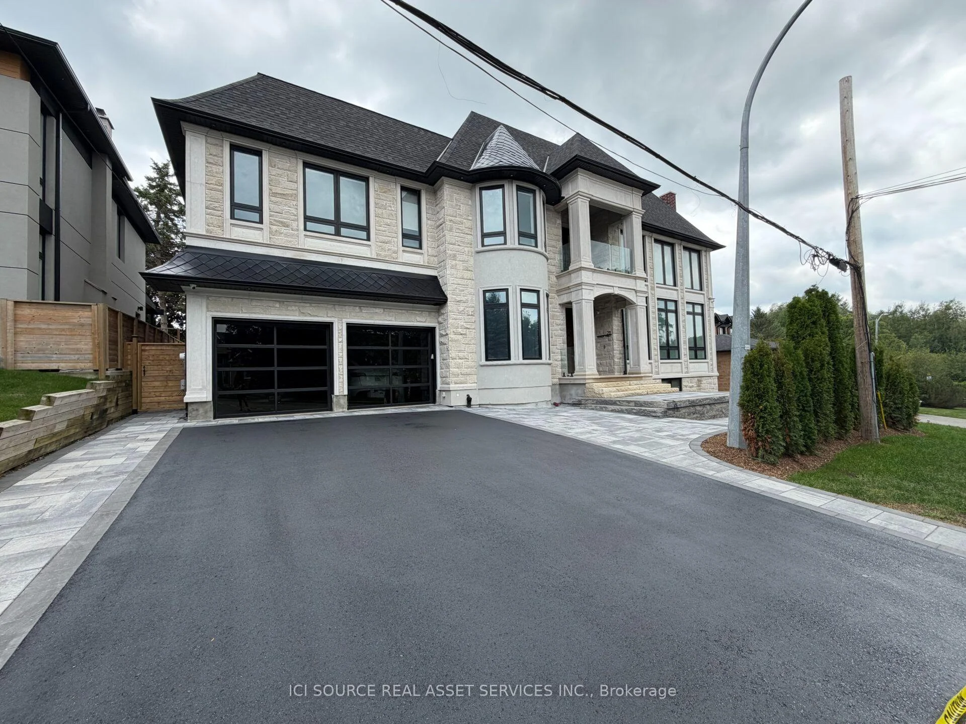 Photo 6 of 211 Kennedy Street W, Aurora, Aurora Village — HOMEH