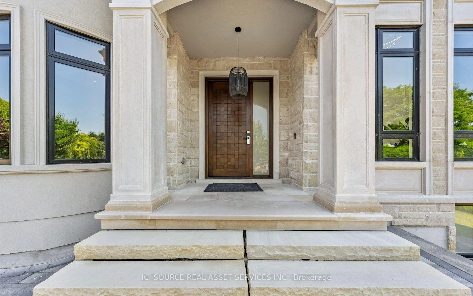 Photo 8 of 211 Kennedy Street W, Aurora, Aurora Village — HOMEH