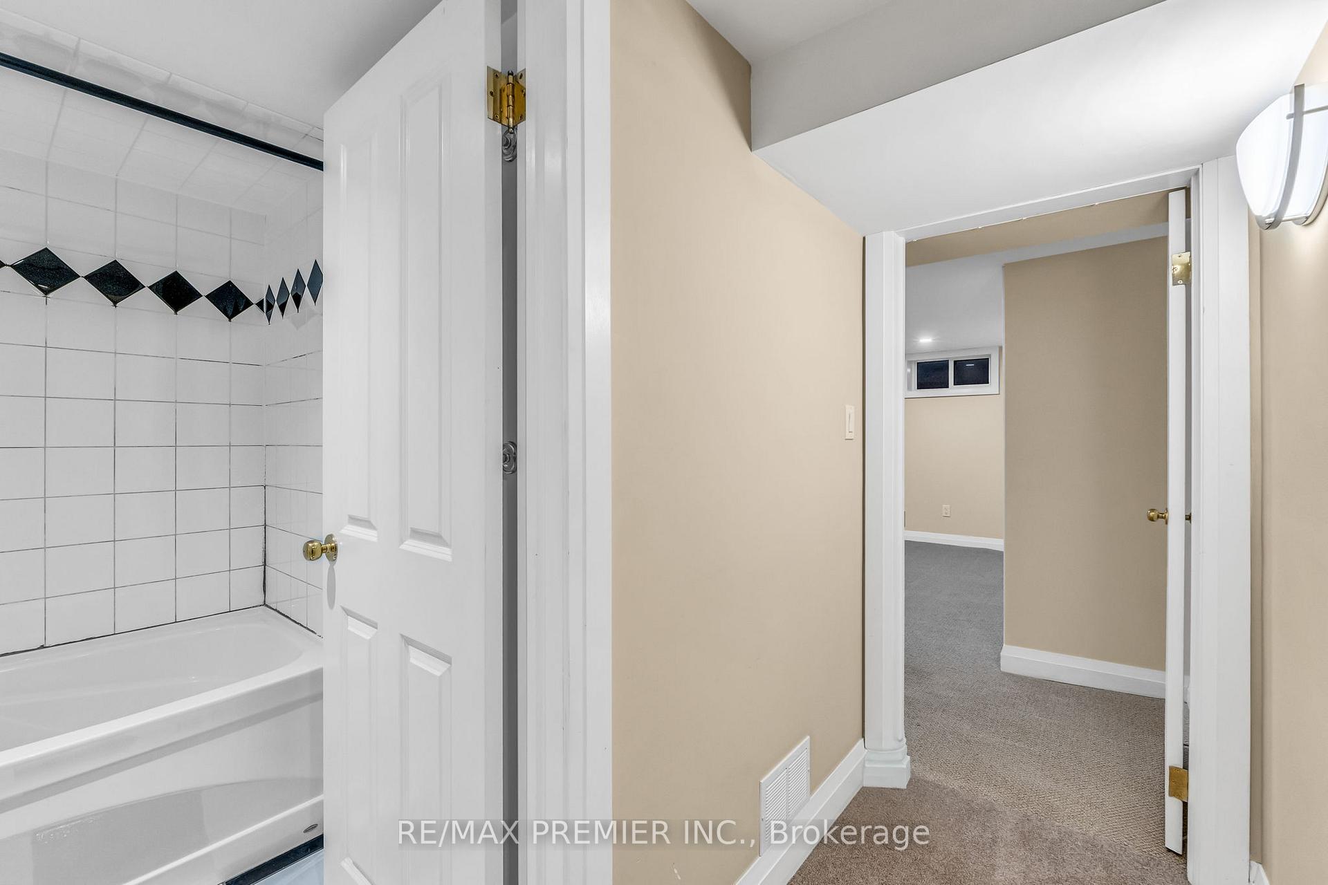 Photo 10 of Unit Lower Level, 5 Killarney Road, Toronto, Forest Hill South — HOMEH